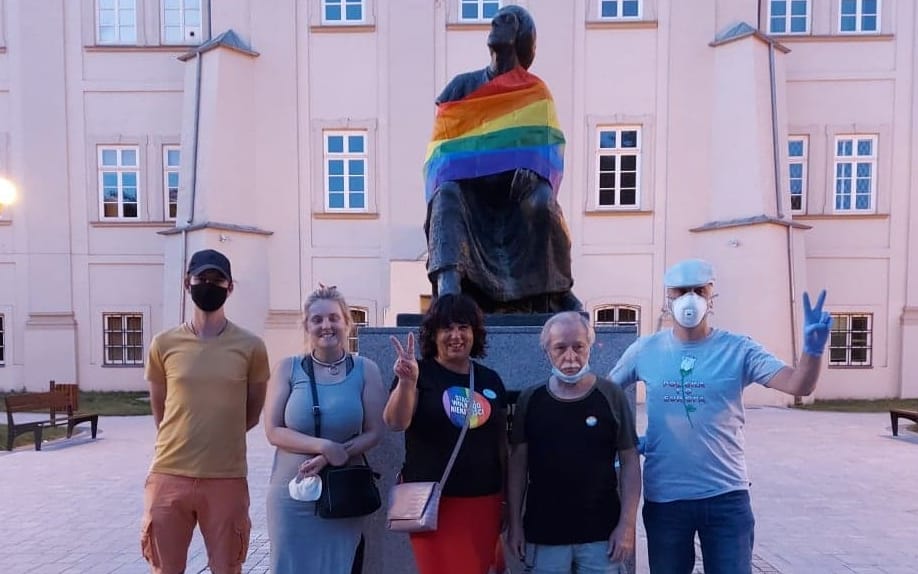 Grafika do artykułu Tęcza znieważyła Kopernika w Piotrkowie Trybunalskim? Sprawą zajęła się policja