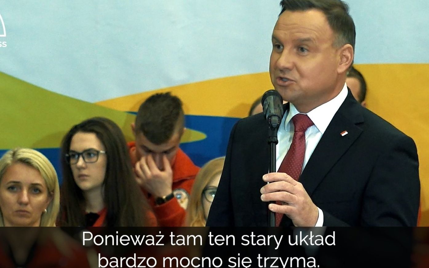 Grafika do artykułu Duda napuszcza na sędziów. „Jakże ich nazwać inaczej niż kastą”. Podejrzała go kamera OKO.press