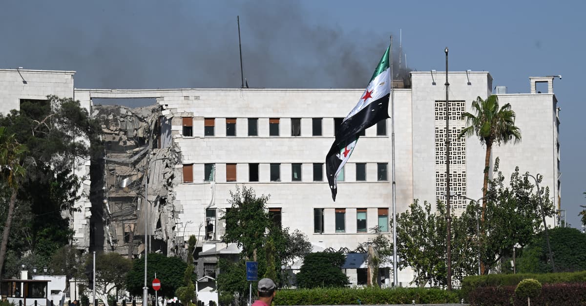 Israel attacks the Syrian Ministry of defence  in Damascus. Syrian government helpless