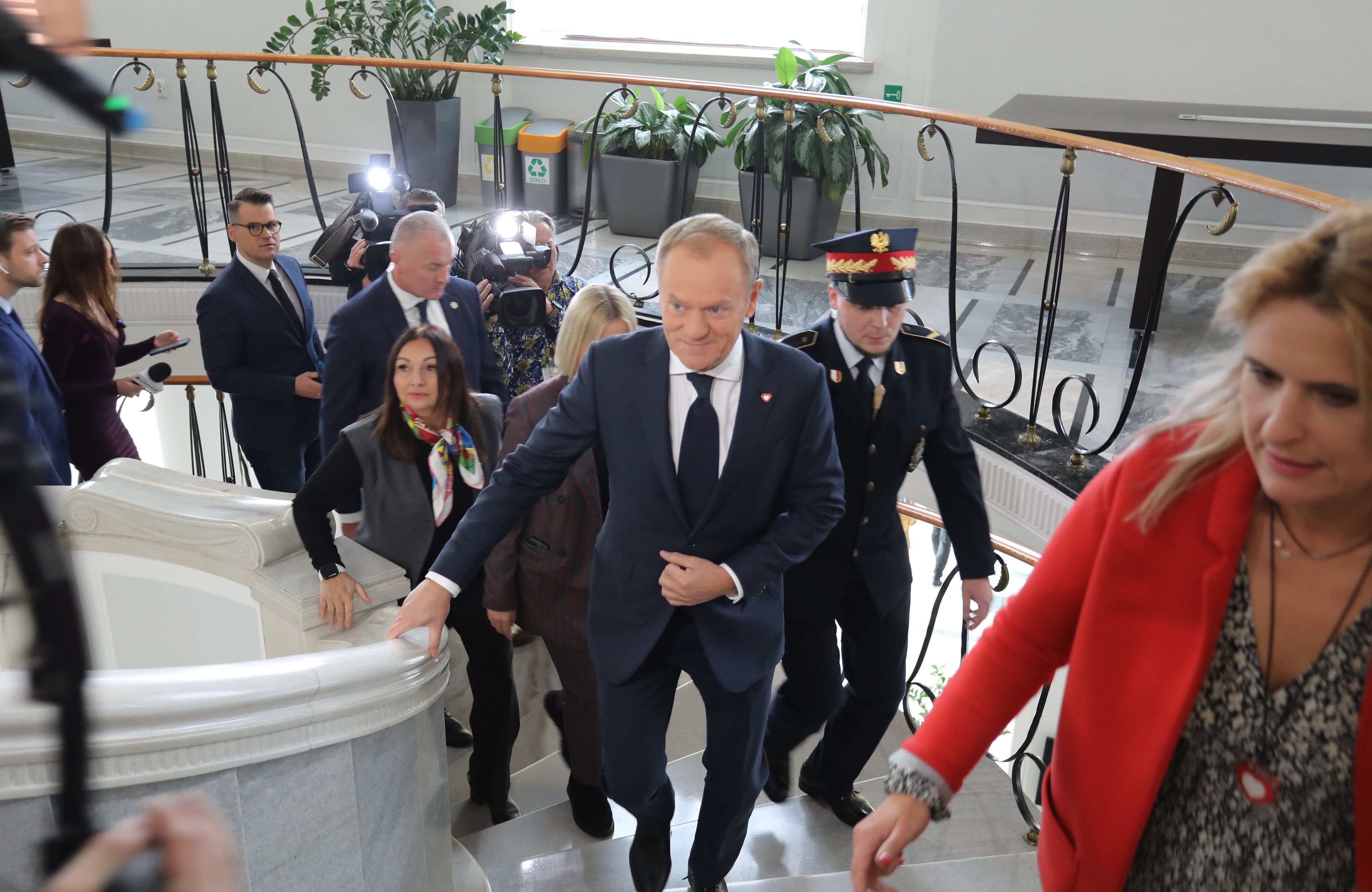 Na zdjęciu Donald Tusk na korytarzu sejmowym