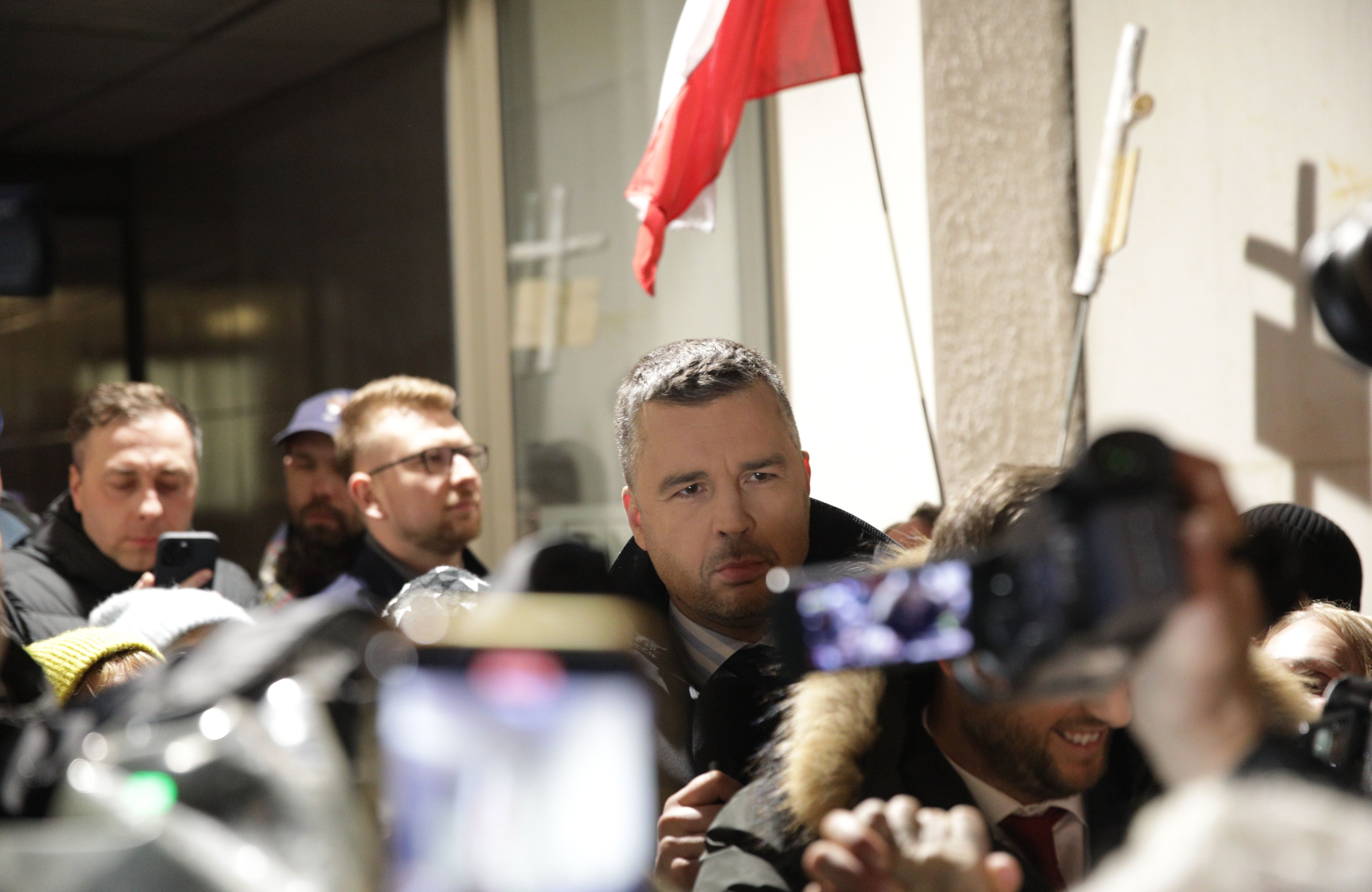 Manifestacja w obronie wolnych mediów pod siedziba TVP w Warszawie