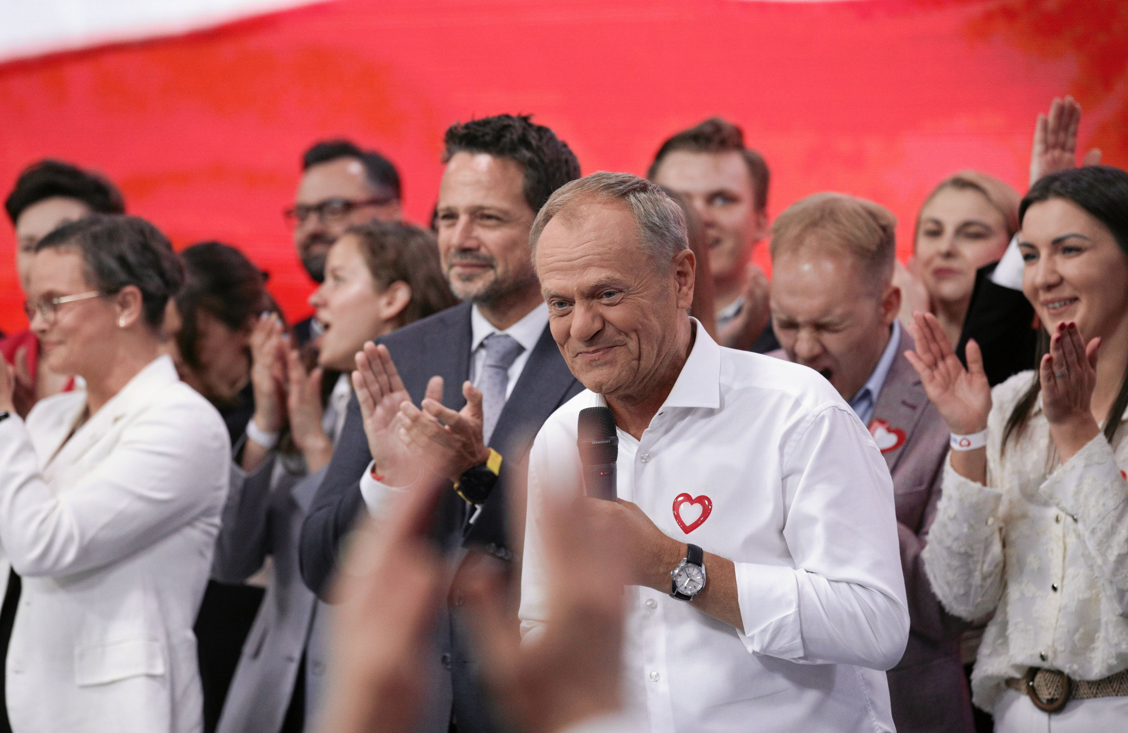 uśmiechnięty tusk