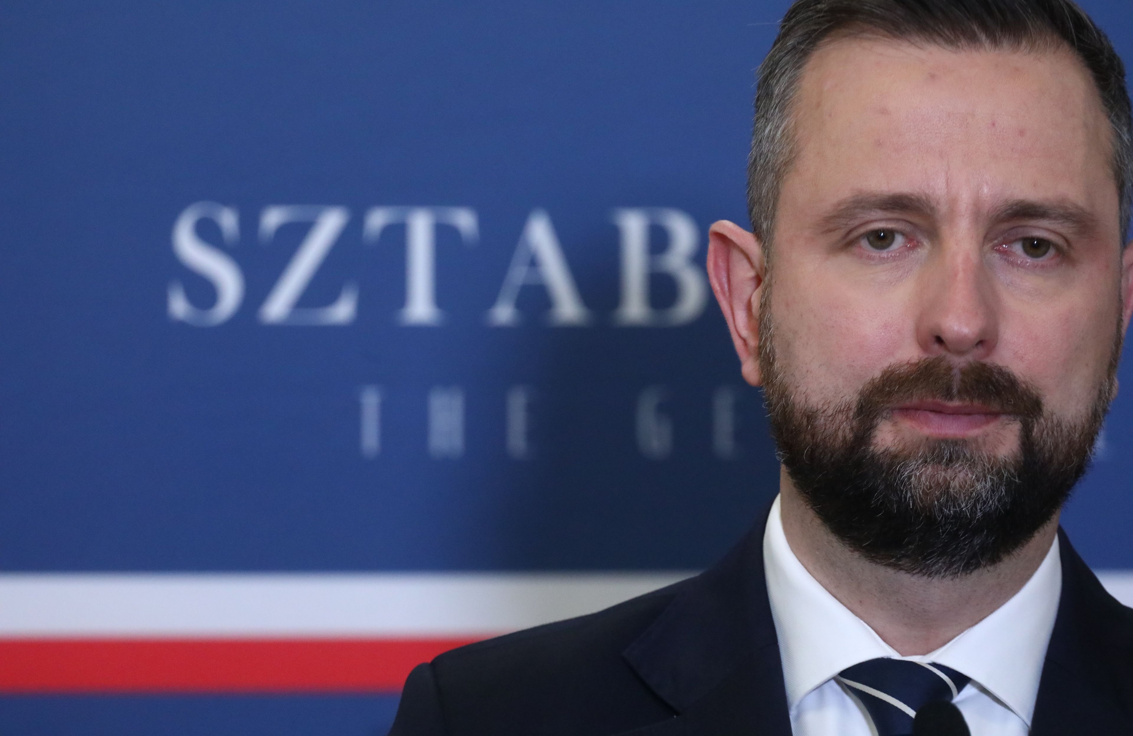 Władysław Kosiniak-Kamysz na tle napisu „Sztab”
