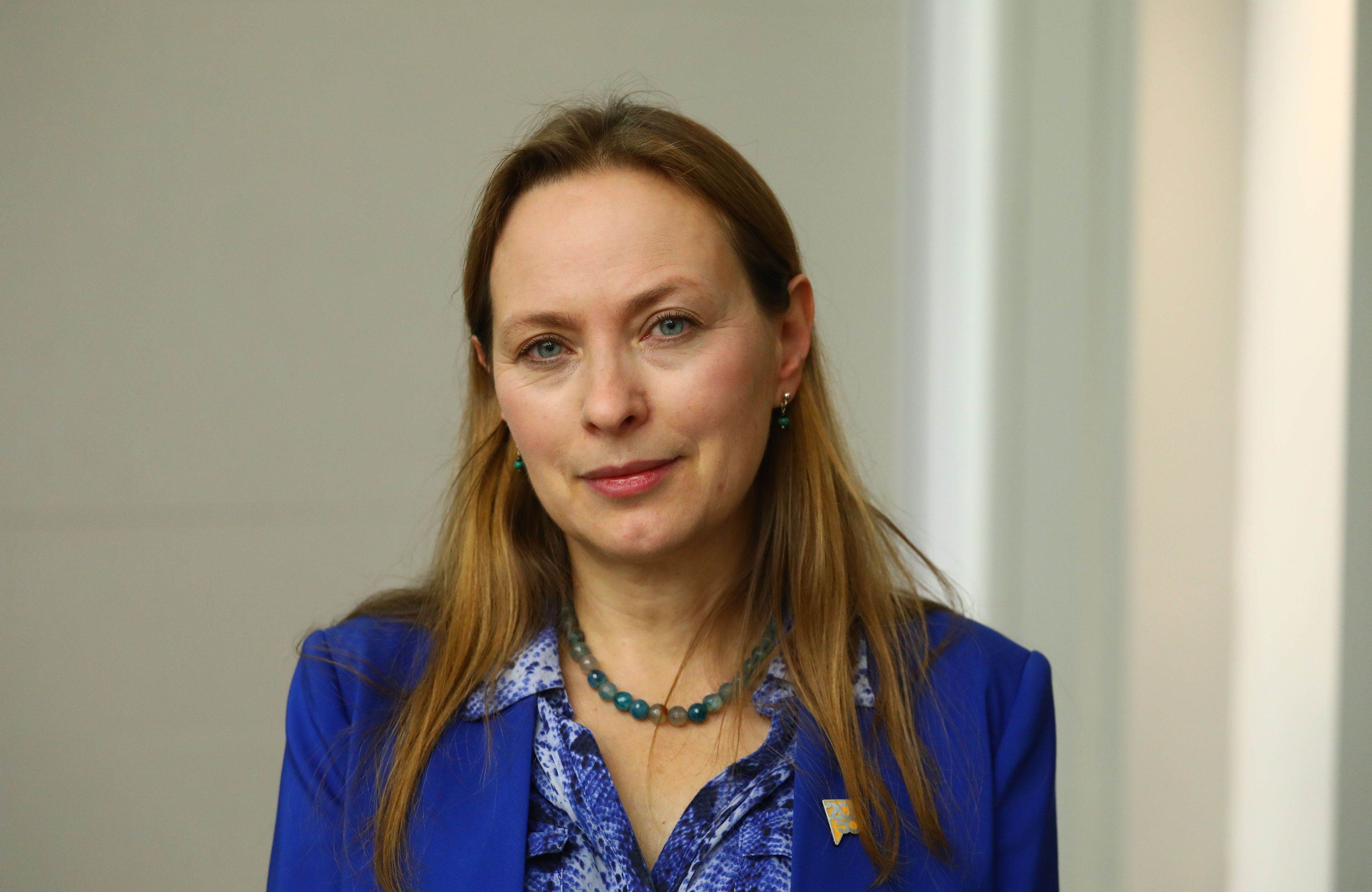 ministra funduszy patrzy prosto w obiektyw