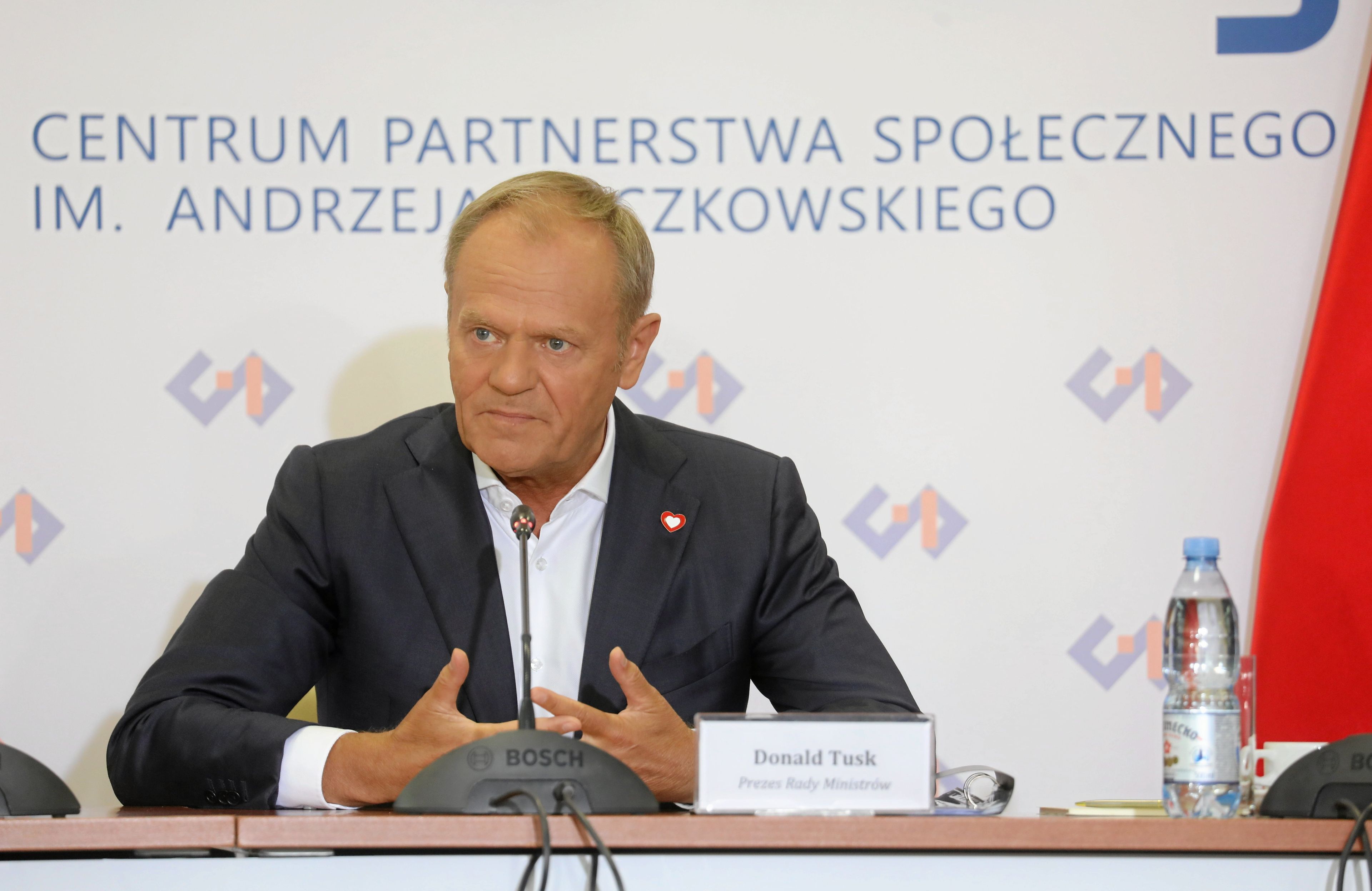 Donald Tusk podczas spotkania z przedstawicielami mediów w centrum Dialog. Korporacje Big Tech