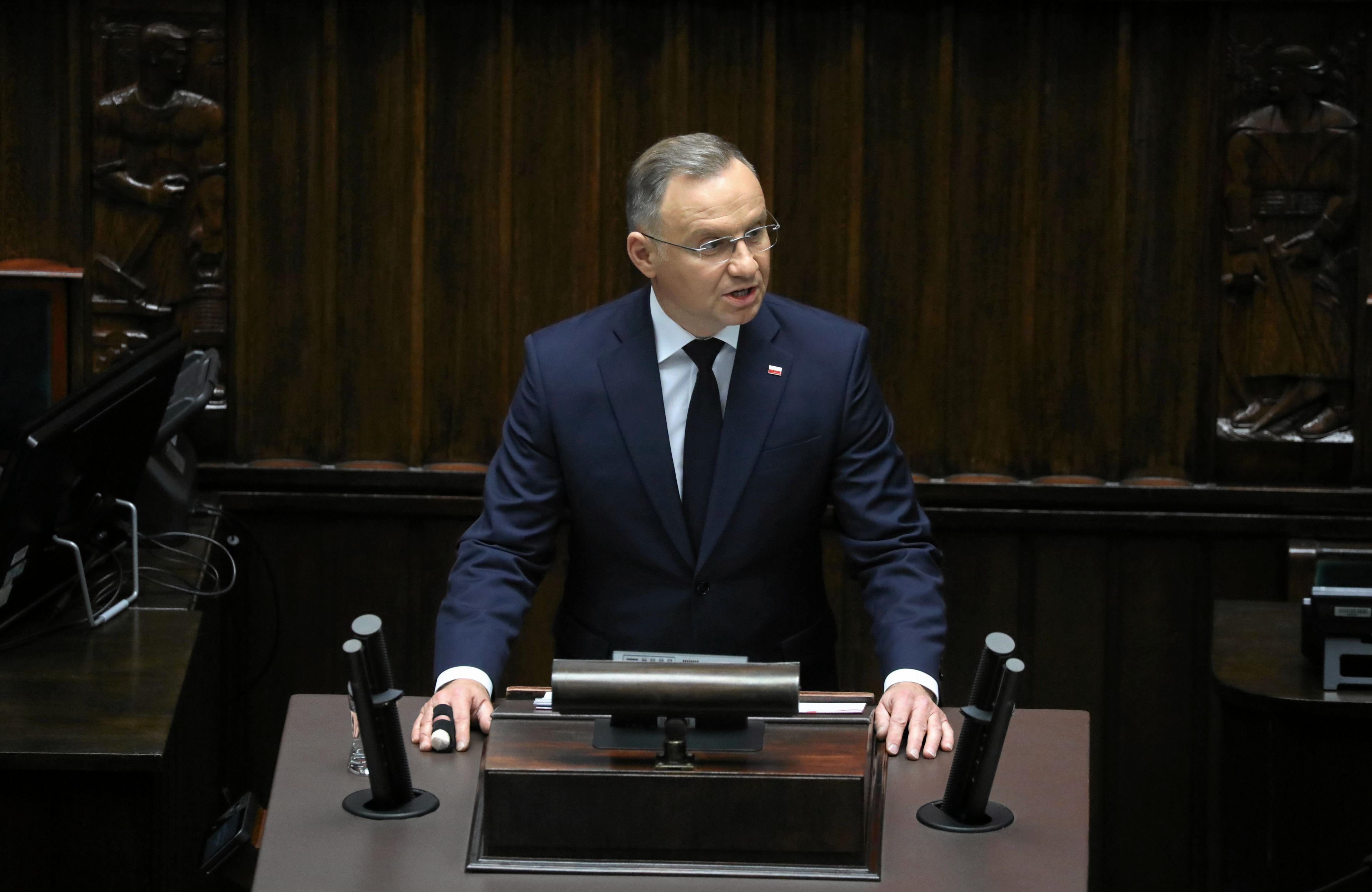 Prezydent Andrzej Duda na mównicy sejmowej