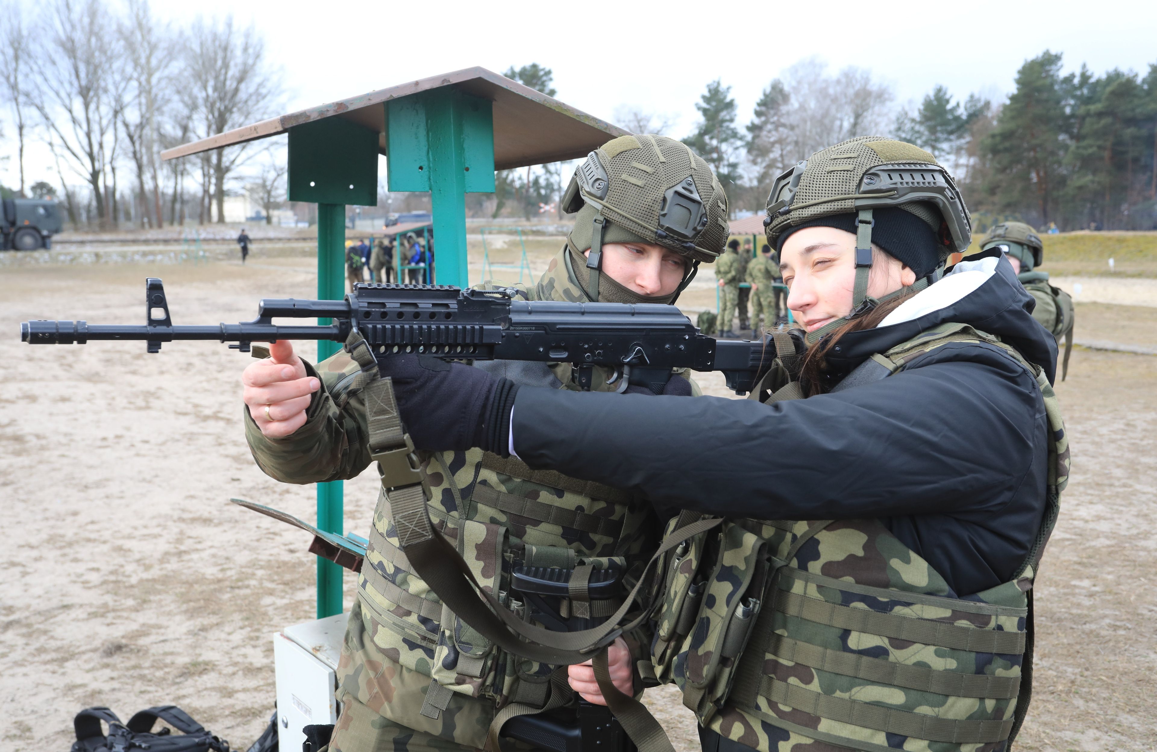 Szkolenie wojskowe Trenuj z NATO z udzialem szefa MON i premiera w Warszawskiej Brygadzie Pancernej