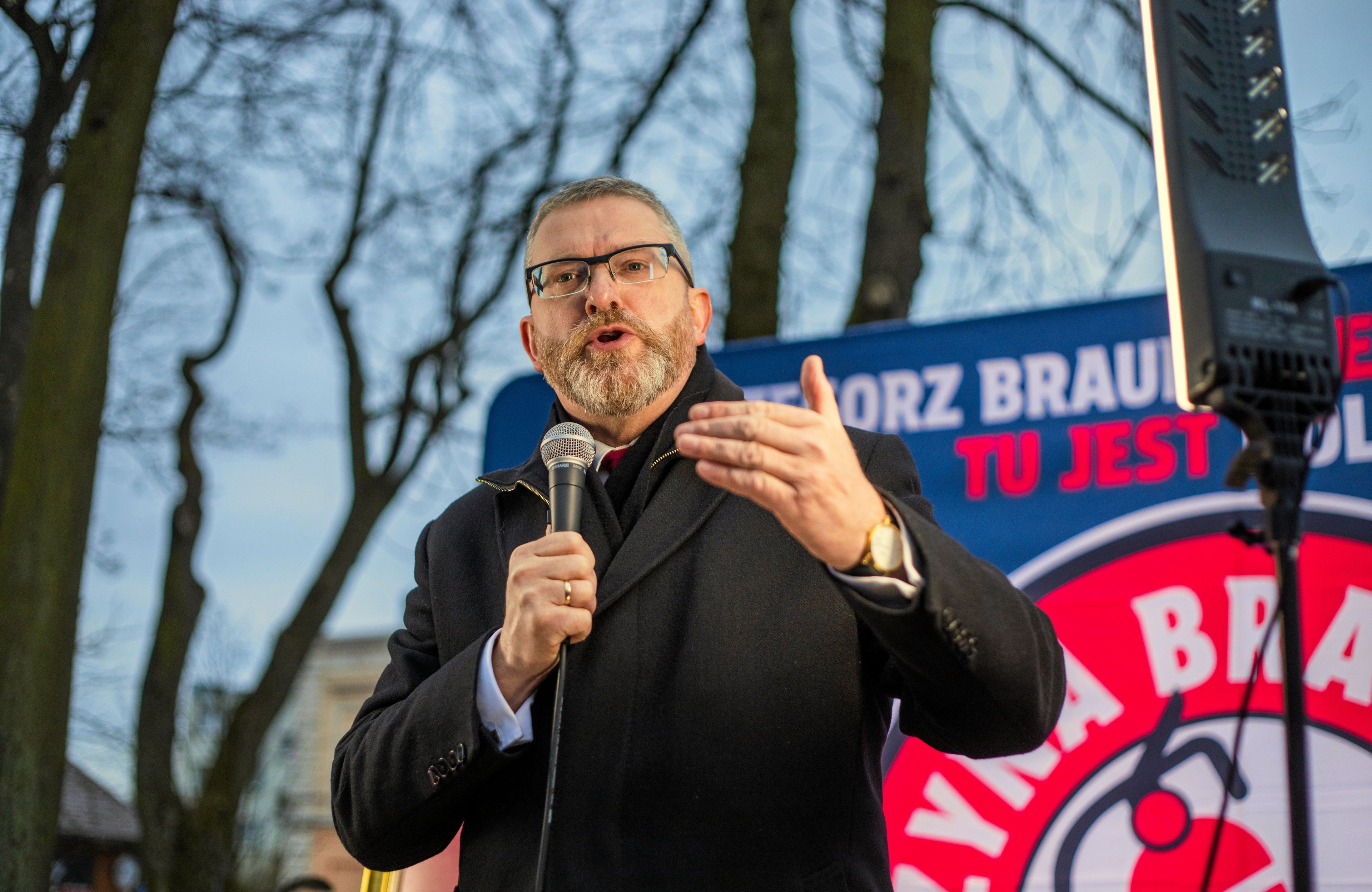 Grzegorz Braun na wiecu w Minsku Mazowieckim