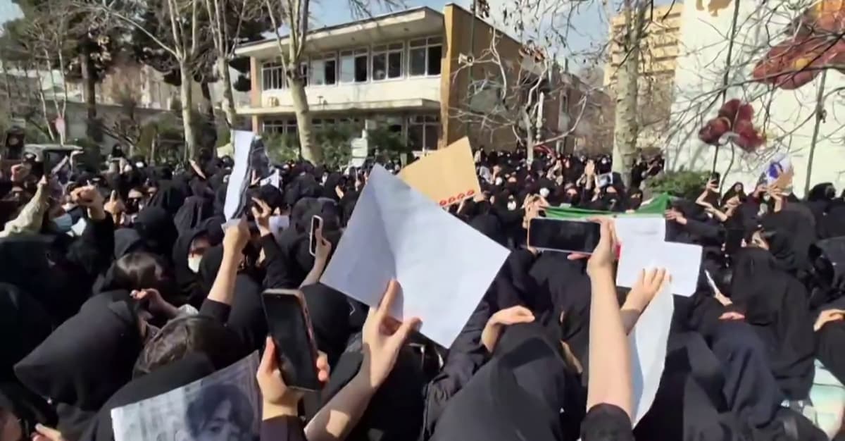 Iran: protesty na uczelniach. Studenci z antyrządowymi hasłami