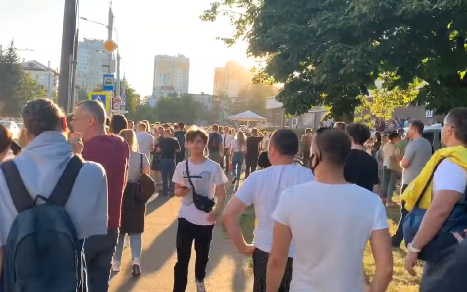Grafika do artykułu Białorusini wspierają opozycję przeciwko reżimowi. OKO.press jest z nimi na ulicach [WIDEO]