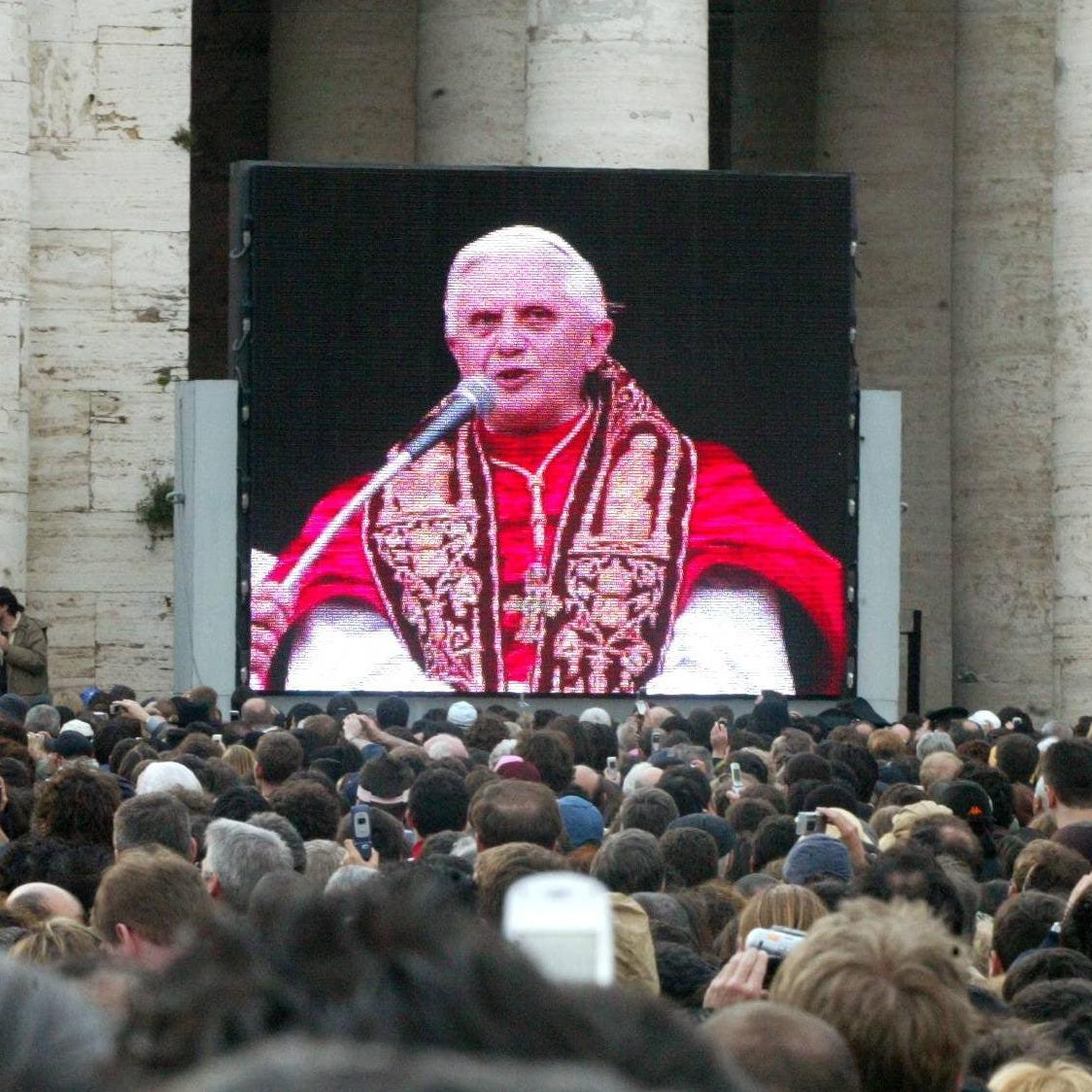Obirek: Ruina pomnika. Ratzinger też krył sprawców nadużyć seksualnych ...
