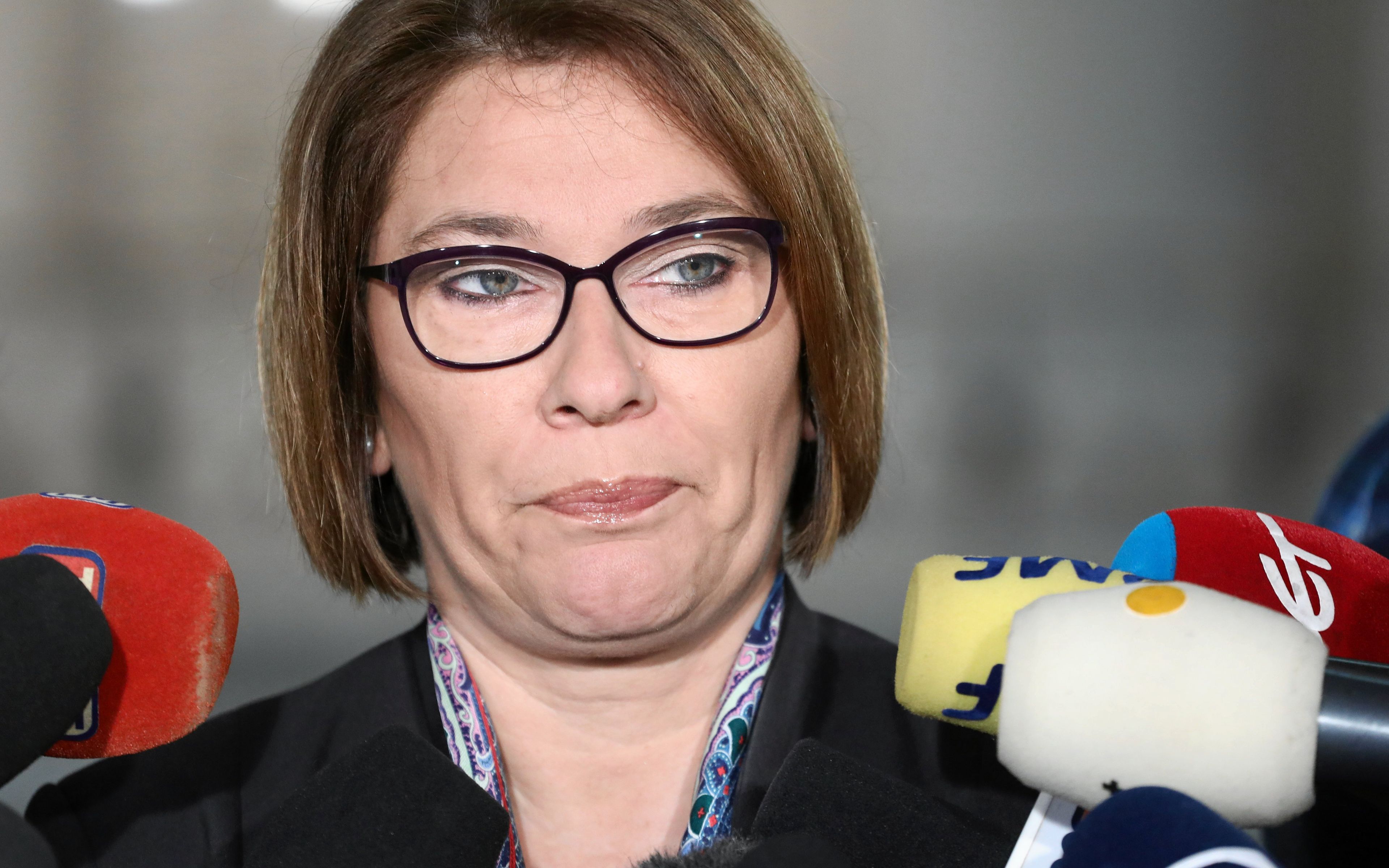 07.12.2017 Warszawa , Sejm . Rzecznik prasowy partii Prawo i Sprawiedliwosc oraz Klubu Parlamentarnego PiS Beata Mazurek podczas konferencji przed posiedzeniem na ktorym Sejm rozpatrzy wniosek Platformy Obywatelskiej o odwolanie premier Beaty Szydlo oraz jej gabinetu i powolanie Grzegorza Schetyny na stanowisko premiera .
Fot. Slawomir Kaminski / Agencja Gazeta