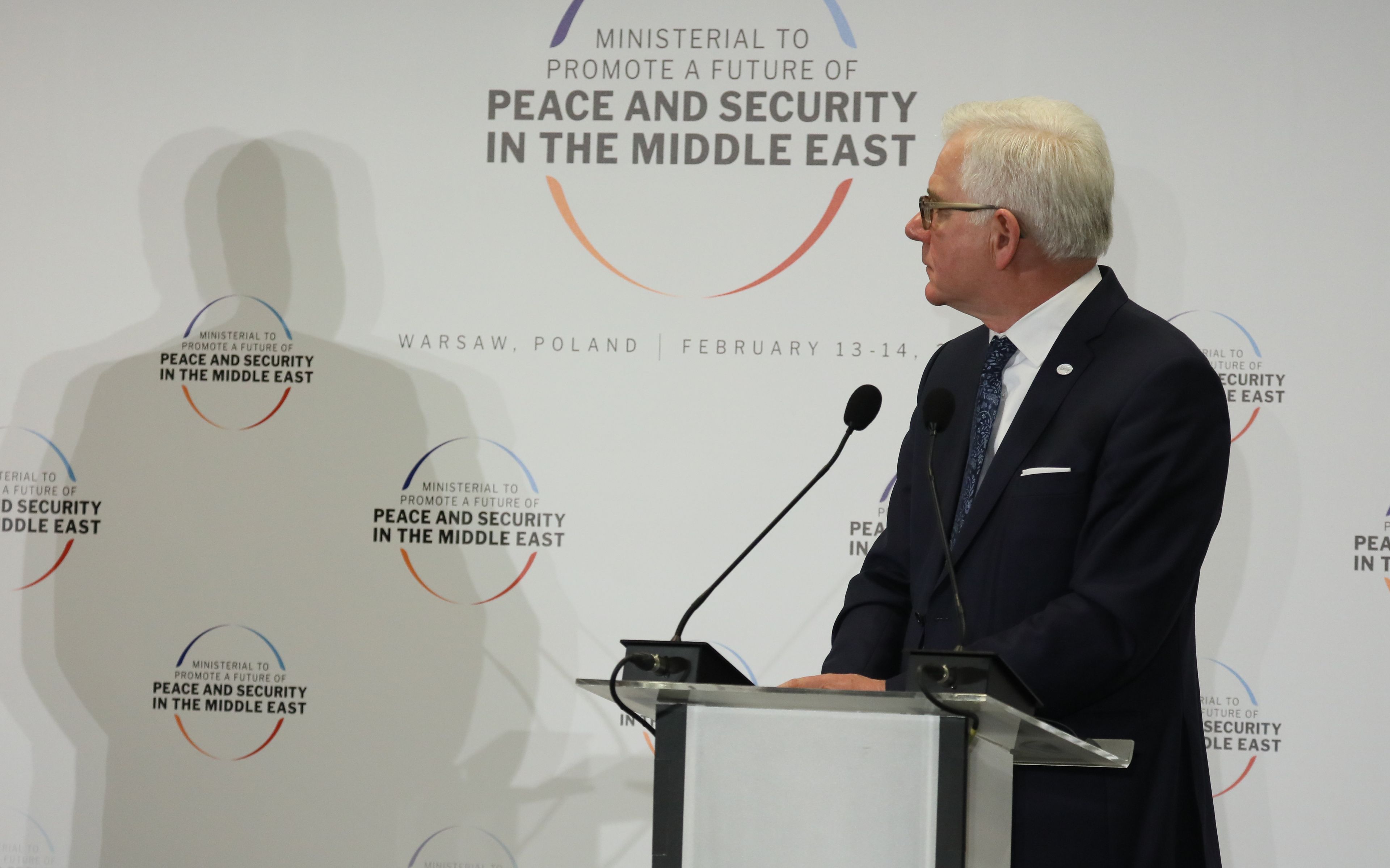 14.02.2019 Warszawa , PGE Stadion Narodowy . Nz minister spraw zagranicznych Jacek Czaputowicz podczas wspolnej konferencji prasowej z sekretarzem stanu USA Mike'em Pompeo na zakonczenie Szczytu . Spotkanie ministerialne poswiecone budowaniu pokoju i bezpieczenstwa na Bliskim Wschodzie . 
Fot. Slawomir Kaminski / Agencja Gazeta