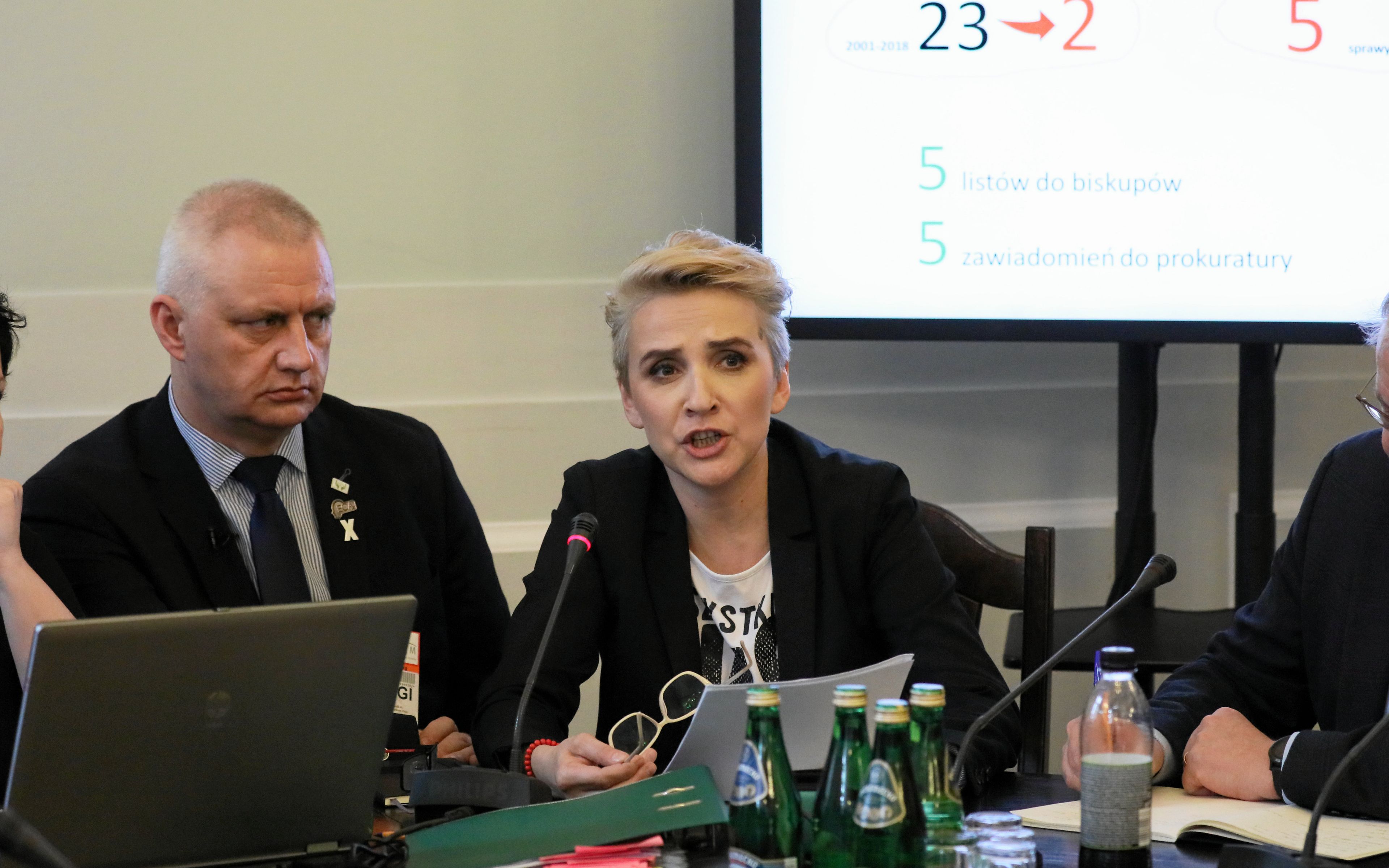 07.01.2019 Warszawa , ul Wiejska , Sejm . Od lewej :  Publicystka Agata Diduszko - Zyglewska , Marek Lisinski - prezes fundacji :" Nie lekajcie sie " , poslanka Joanna Scheuring - Wielgus - partia Teraz! i Matthias Katsch - niemiecki dzialacz ( Archiwum X } ktory doprowadzil do spisania raportu o pedofilii w kosciele podczas posiedzenia Zespolu  Parlamentarntarnego ds przeciwdzialania mowie nienawisci i ochrony praw czlowieka w sprawie pedofilli wsrod ksiezy w polskim kosciele .
Fot. Slawomir Kaminski / Agencja Gazeta