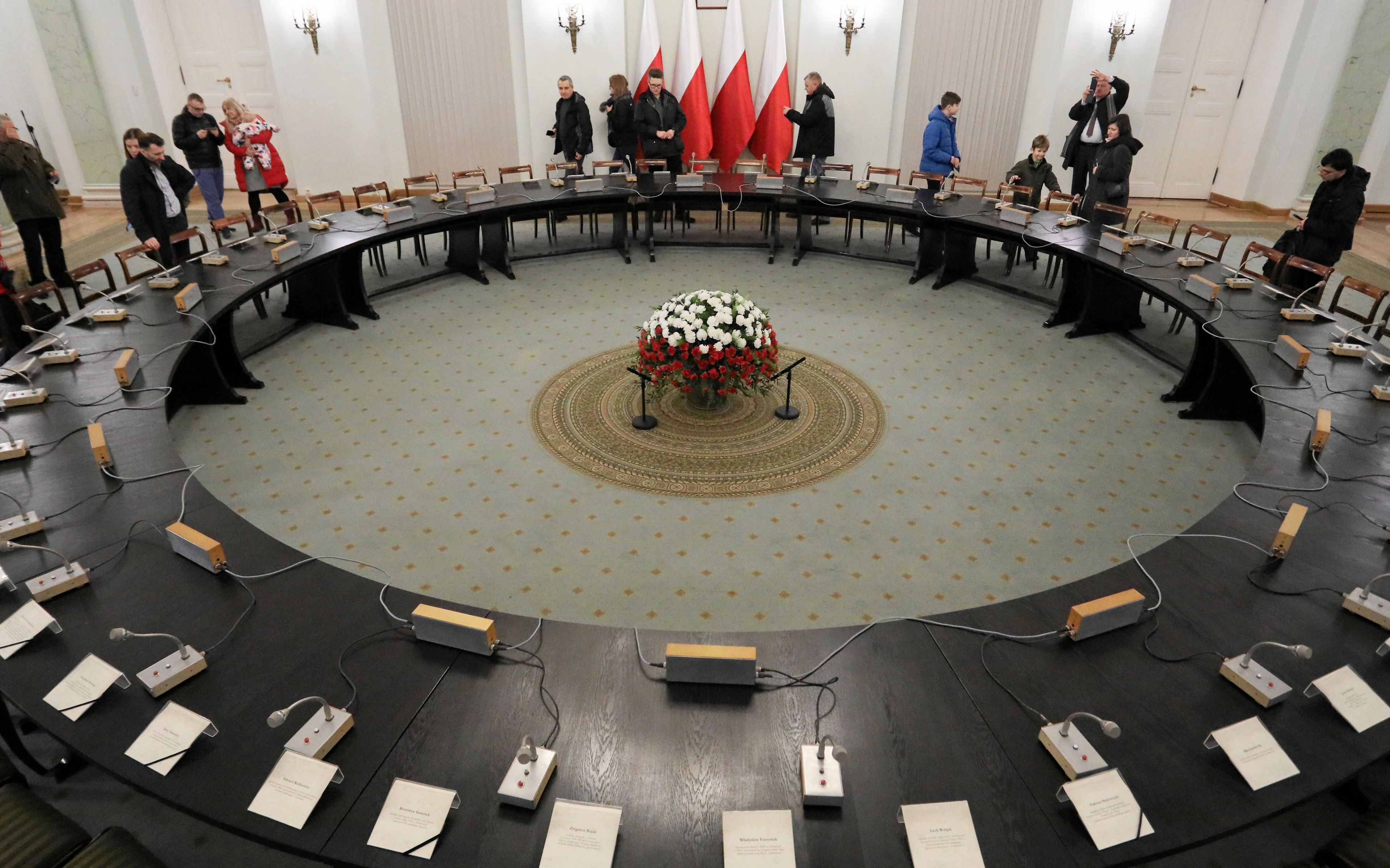 06.02.2019 Warszawa , ulica Krakowskie Przedmiescie . Palac Prezydencki . Okragly stol wystawiony na widok publiczny w zwiazku z mijajaca 06.02.2019 30 rocznica rozpoczecia obrad Okraglego Stolu .
Fot. Slawomir Kaminski / Agencja Gazeta