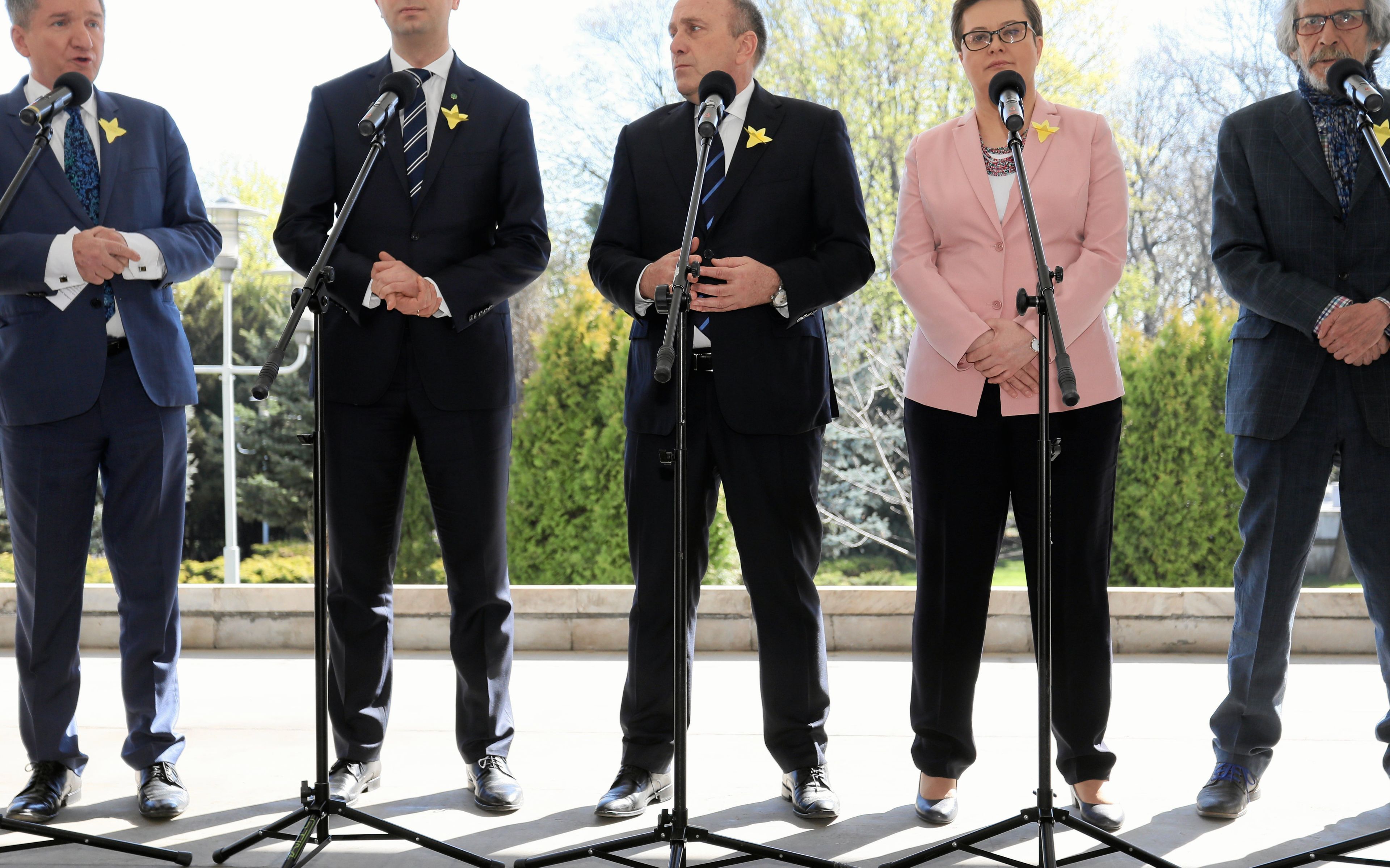 19.04.2019 Warszawa , Senat . Liderzy Koalicji Europejskiej (od lewej): Jerzy Wenderlich , Wladyslaw Kosiniak - Kamysz , Grzegorz Schetyna , Katarzyna Lubnauer , Marek Kossakowski podczas konferencji prasowej .
Fot. Slawomir Kaminski / Agencja Gazeta