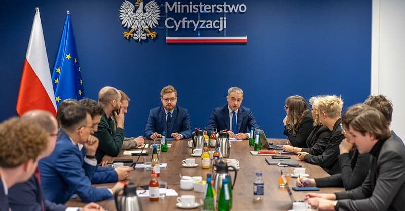 Małżeństwa jednopłciowe. Gawkowski: „Godność obywatela nie może zależeć od rubryki w systemie”