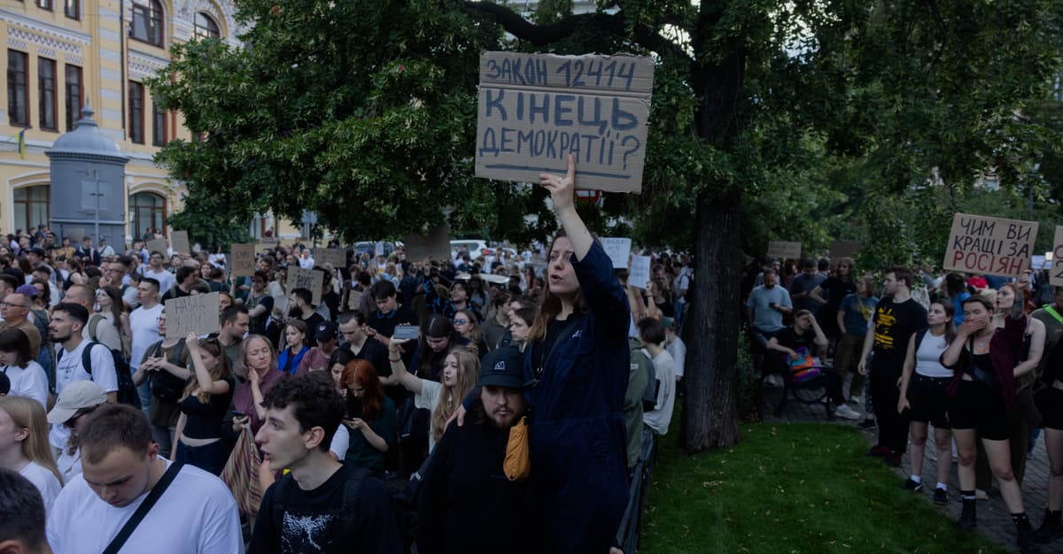 „Nie o taki kraj walczymy”. Ukraińcy protestują przeciw ograniczaniu praw organów antykorupcyjnych
