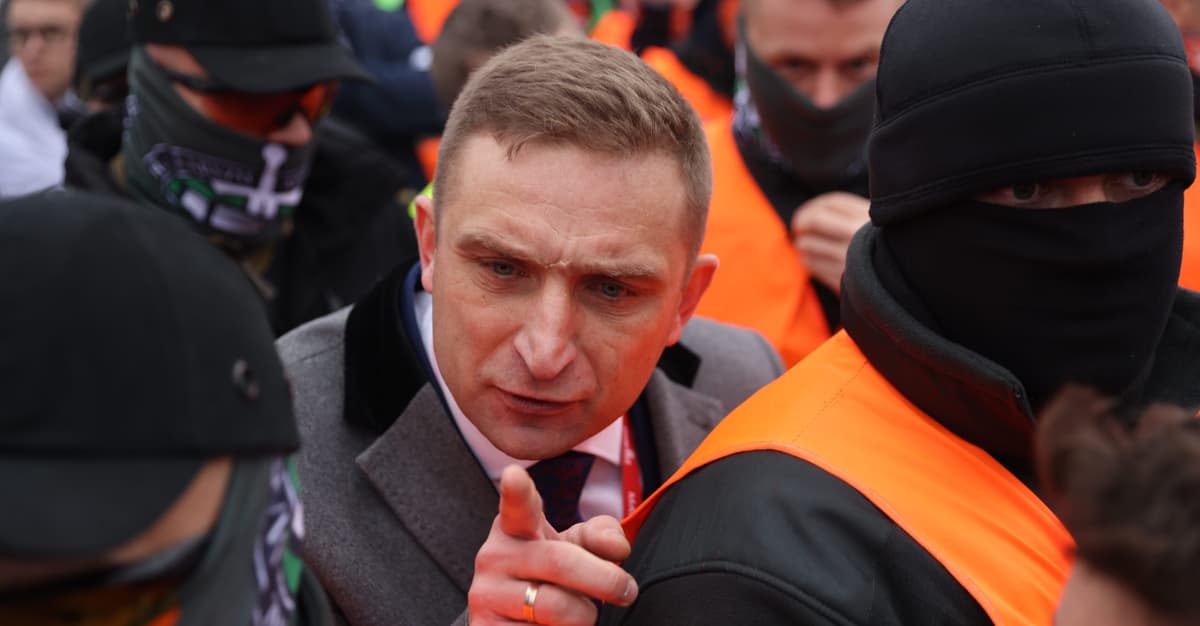 1,5 procent na Bąkiewicza. Ujawniamy, jak nacjonaliści zdobywają pieniądze z podatku