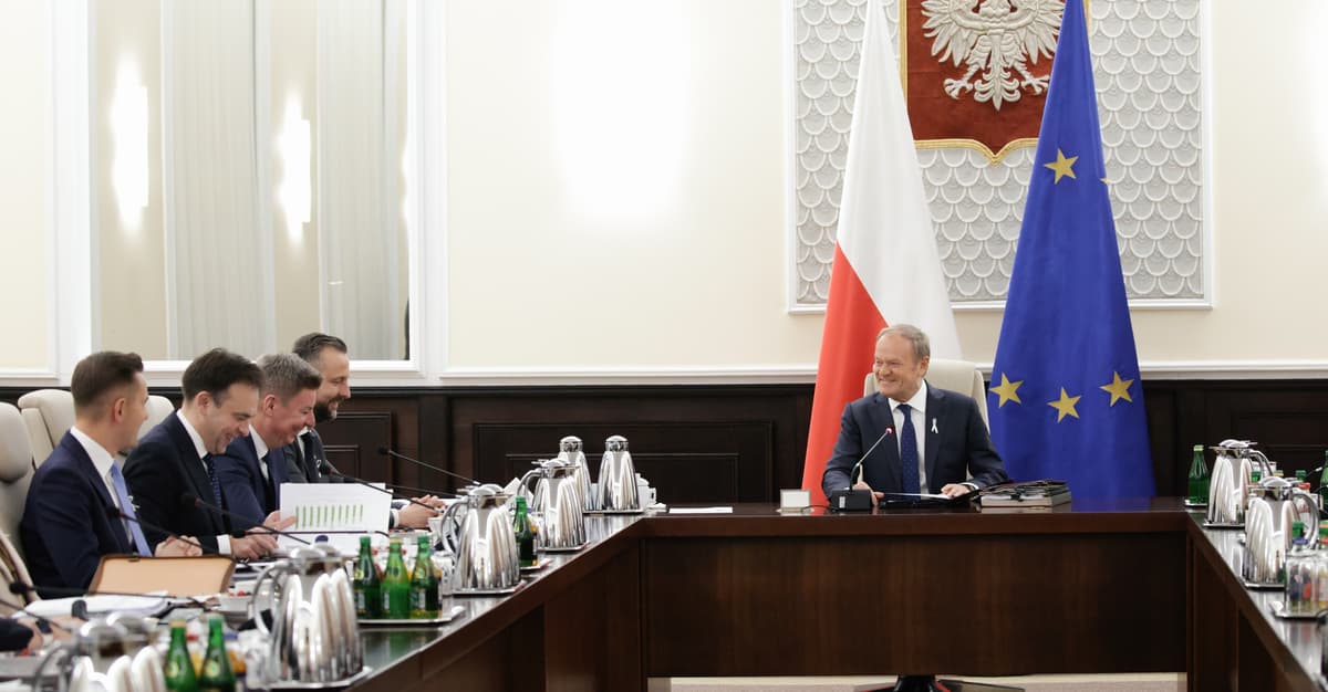 Druga rocznica zaprzysiężenia rządu Papy. Premier podsumowuje