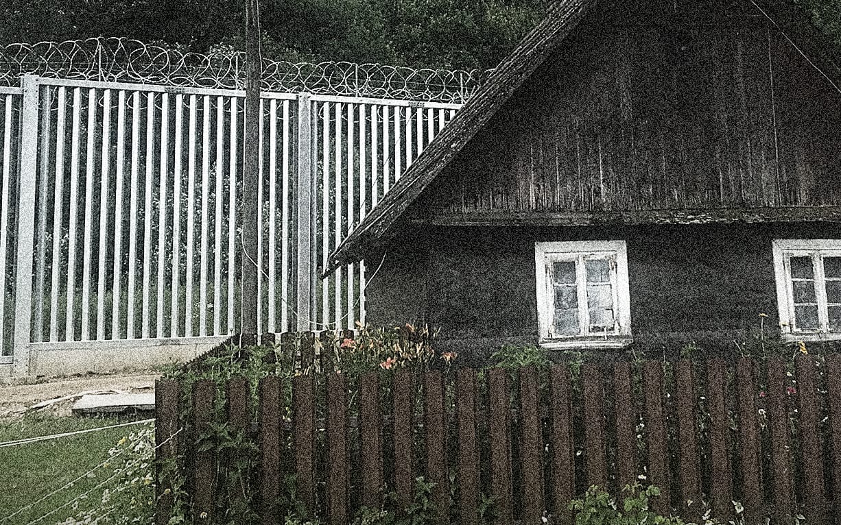 Grafika do artykułu Mur z widokiem na Polskę. Jak przejść przez nowy płot graniczny. [REPORTAŻ OPRYSZKA]
