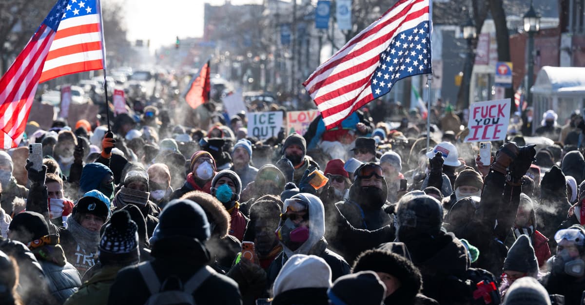 „Egzekucja”. Agenci, zamiast reanimować, mieli liczyć rany postrzałowe. Co się wydarzyło w Minneapolis?