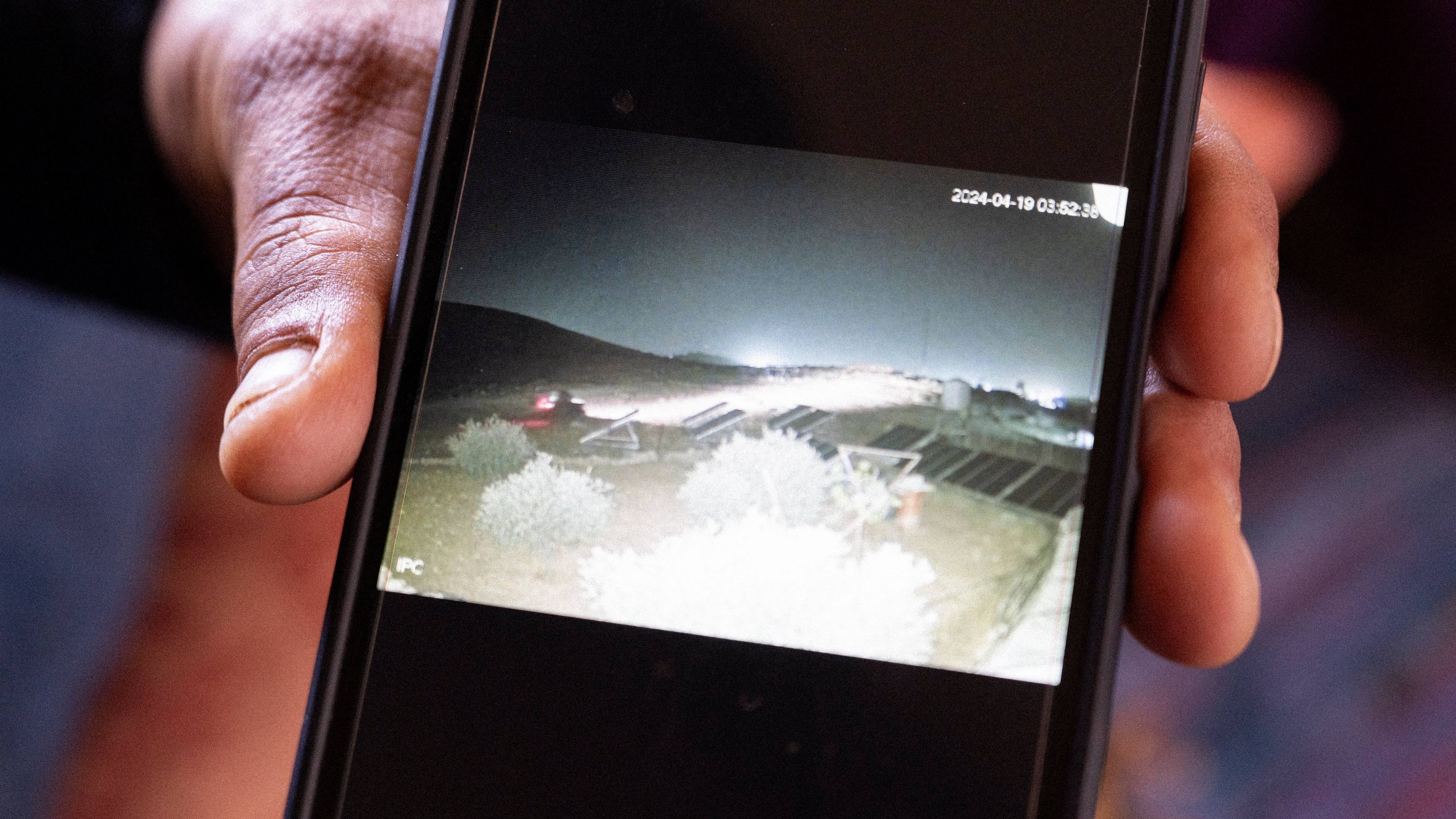 ekran telefonu komórkowego z jakimś zdjęciem
