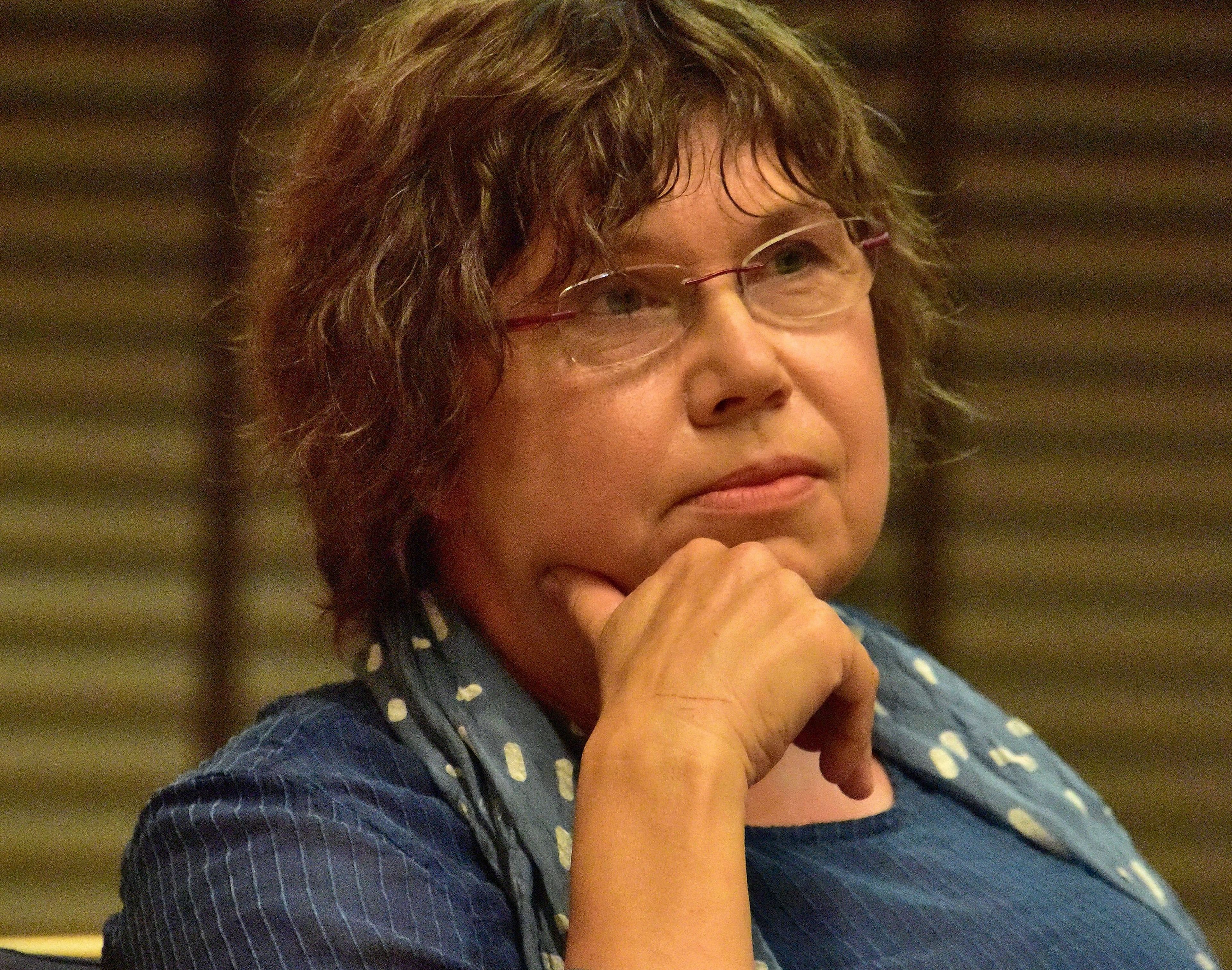 Kobieta, siedzi, Barbara Engelking