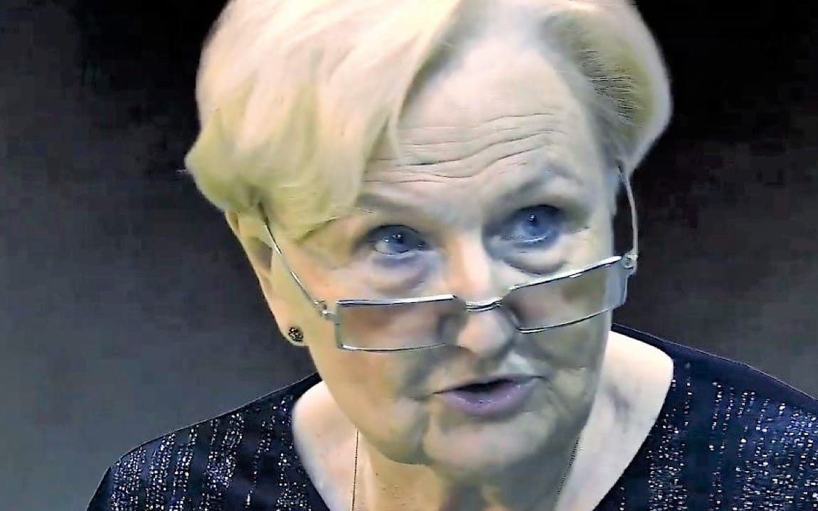 Grafika do artykułu Łętowska: Udowodnijcie obywatelu, że nie obraziliście władzy, czyli wróciło państwo policyjne