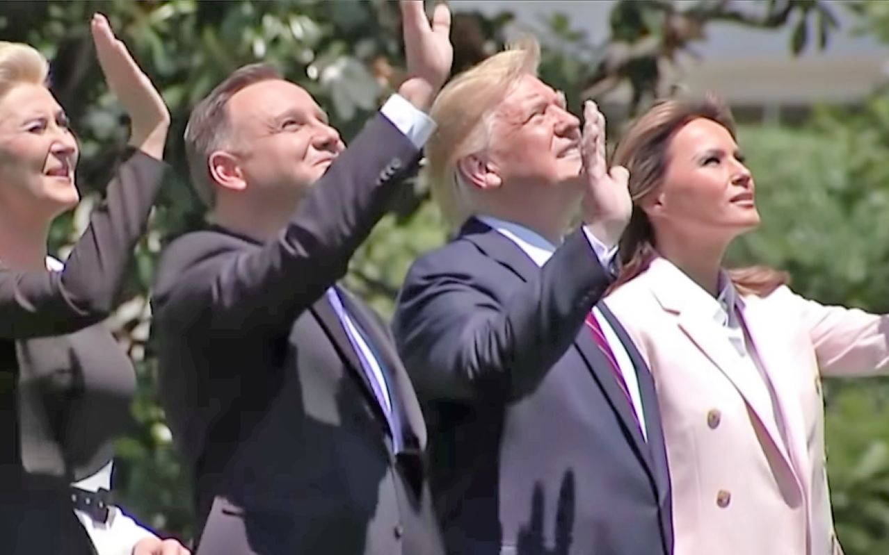 Grafika do artykułu Już tylko Duda, Putin, Orbán i Bolsonaro. Nawet Chiny i Turcja gratulują Bidenowi zwycięstwa