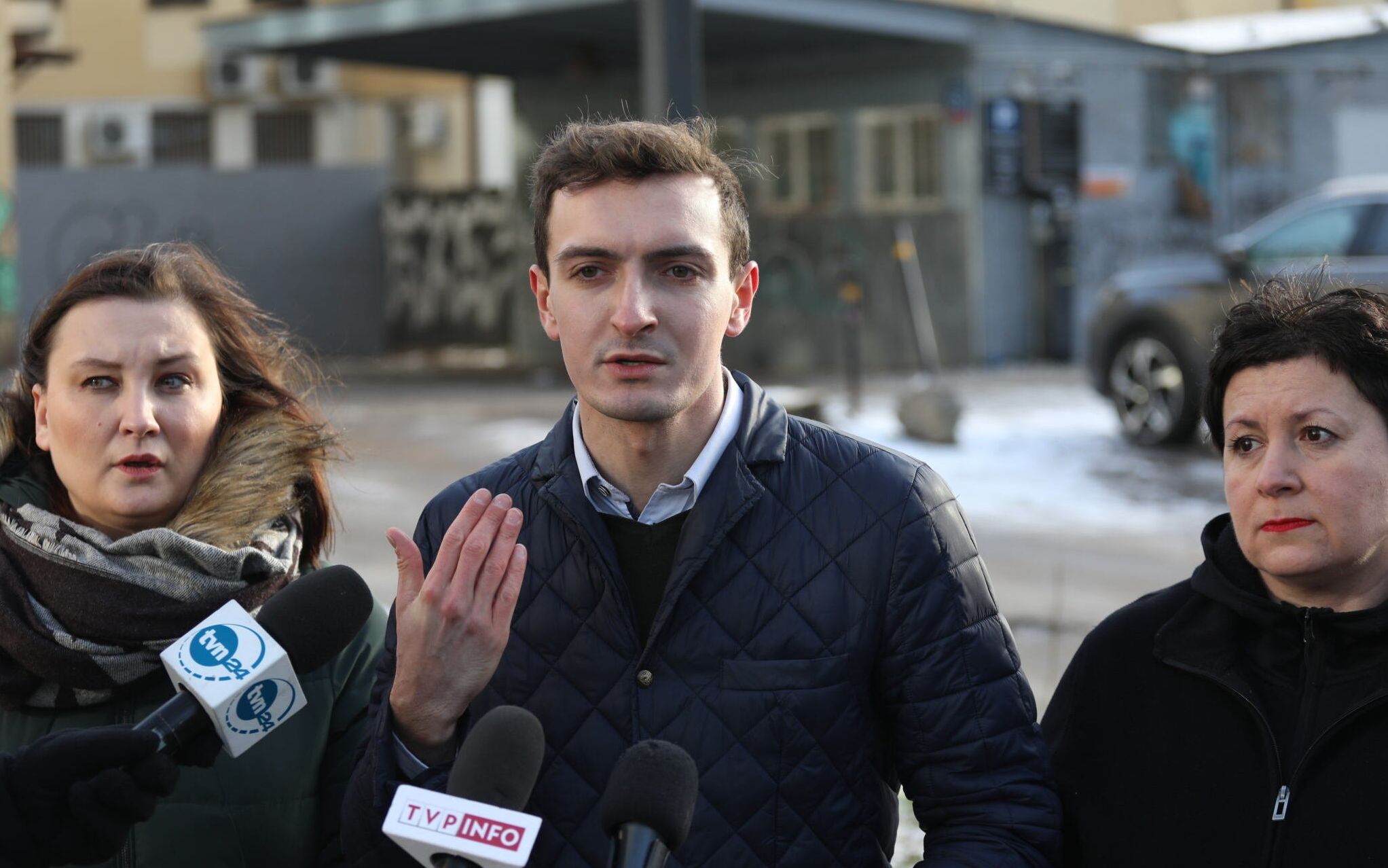 18.01.2022 Warszawa , rog ulicy Nowogrodzka i Emilii Plater . Radni Nowej Lewicy: Paulina Piechna-Wieckiewicz , Agata Diduszko-Zyglewska i Marek Szolc podczas konferencji prasowej ws. Nycz Tower .
Fot. Maciek Jazwiecki / Agencja Wyborcza.pl
