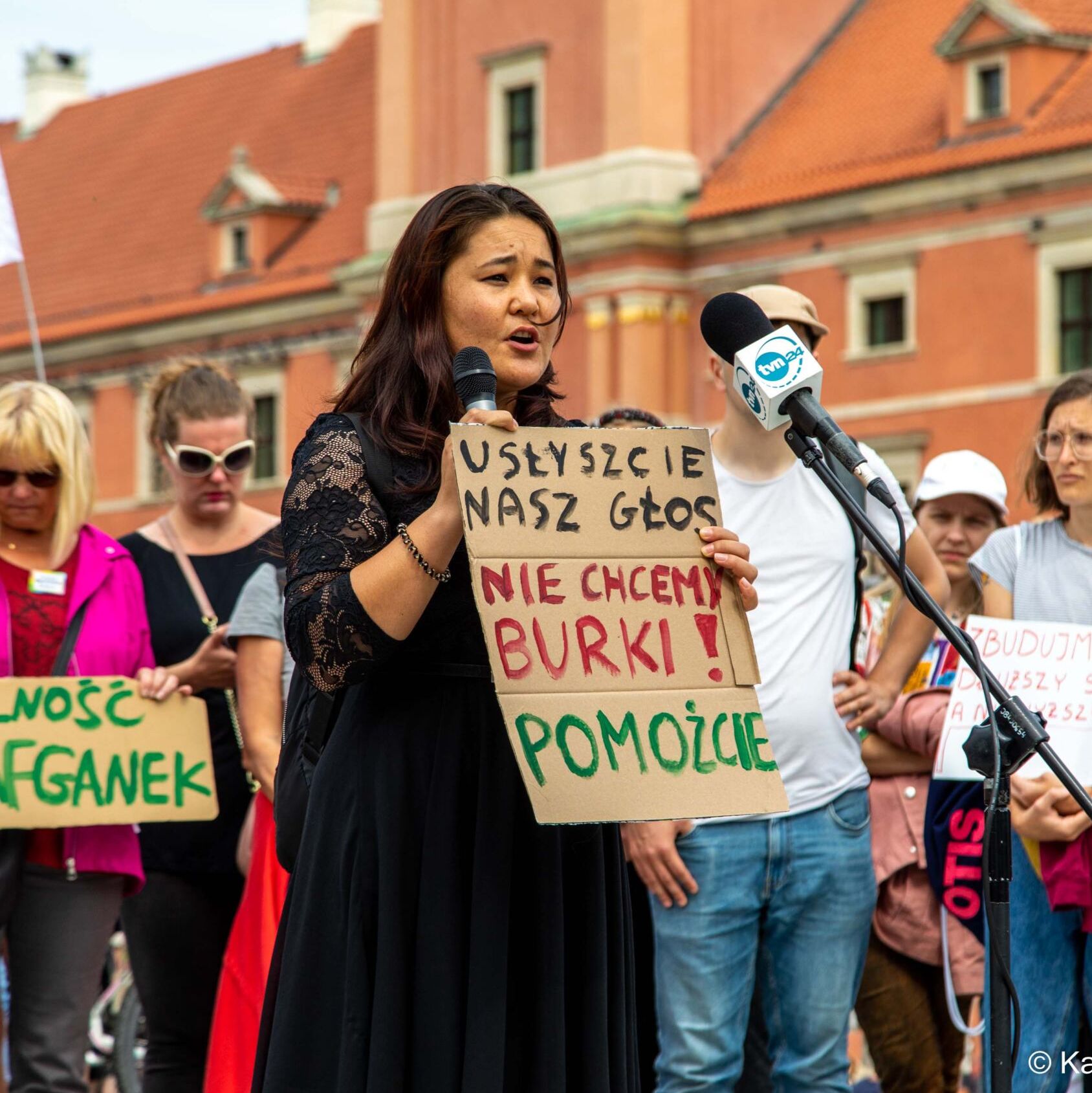 Warszawa, 22.08.2021. Kabul/Kaból – protest Strajku Kobiet w solidarności z zagrożonymi Afgankami i Afgańczykami