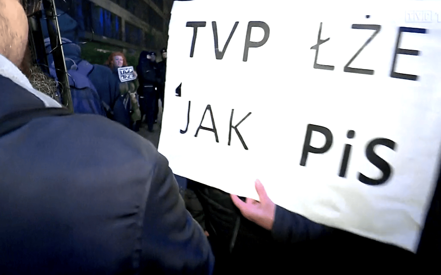 Grafika do artykułu Nie pamiętam, nie wiem, może? Oto jak w sądzie zeznają pracownicy "Wiadomości" TVP