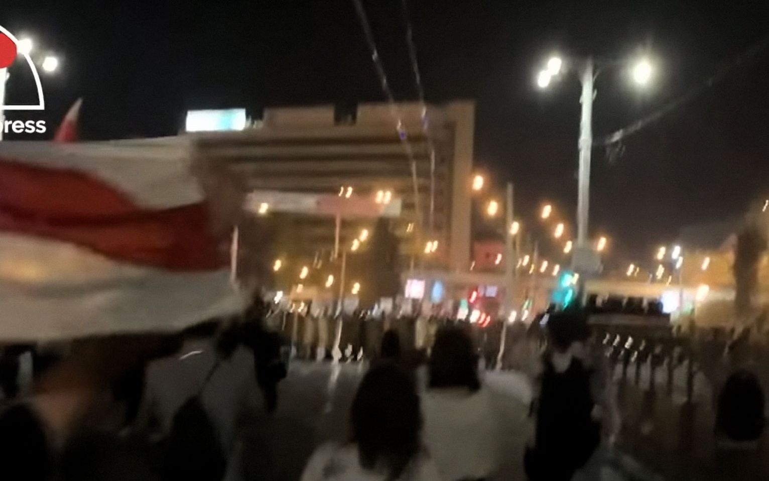 Grafika do artykułu Protesty na Białorusi. Podchodzimy pod milicyjne tarcze. Relacja z Mińska