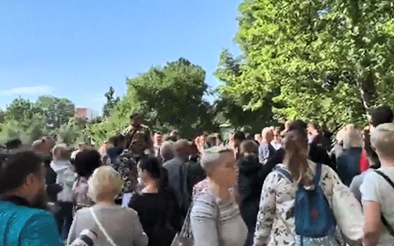 Grafika do artykułu Białoruś, Mińsk: milicja wypuszcza demonstrantów z aresztu. Relacja OKO.press
