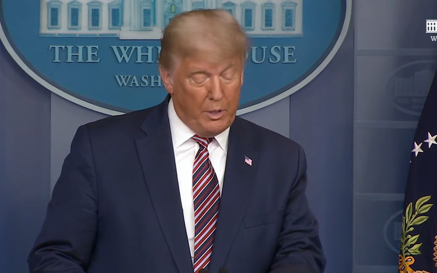 Grafika do artykułu Trump kłamie, że ukradziono mu zwycięstwo. Amerykańskie telewizje przerywają transmisje
