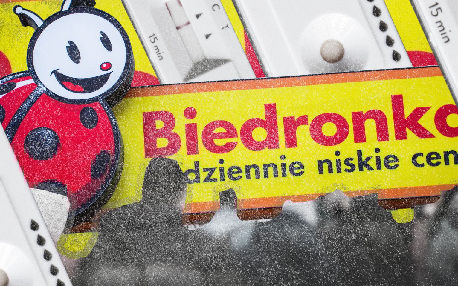 Grafika do artykułu Testy na przeciwciała koronawirusa z Biedronki – świetne narzędzie czy gadżet?
