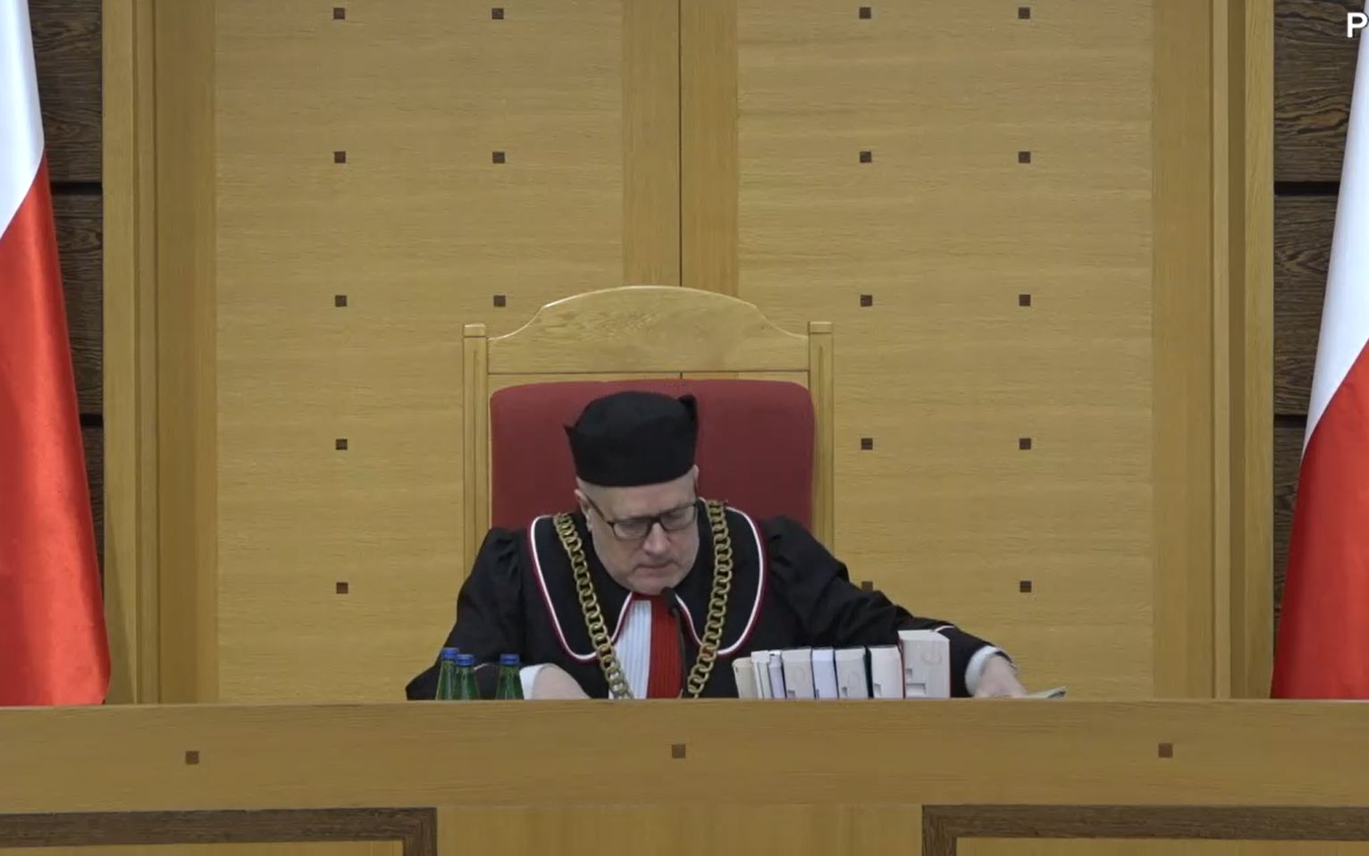 Grafika do artykułu TK: Nie wolno badać statusu neo-sędziów. A wyroki ETPCz po prostu nie obowiązują