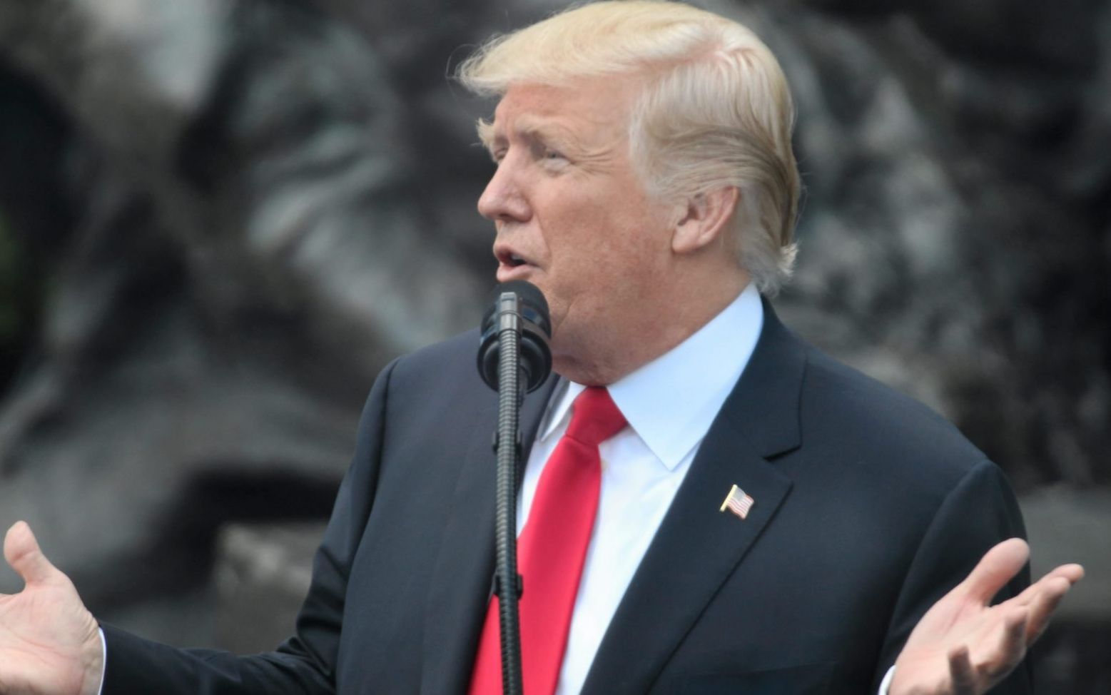 06.07.2017 Warszawa , pl Krasinskich . Glowny punkt wizyty . Prezydent Stanow Zjednoczonych Donald Trump przemawia do Polakow pod pomnikiem Powstania Warszawskiego .
Fot . Slawomir Kaminski / Agencja Gazeta