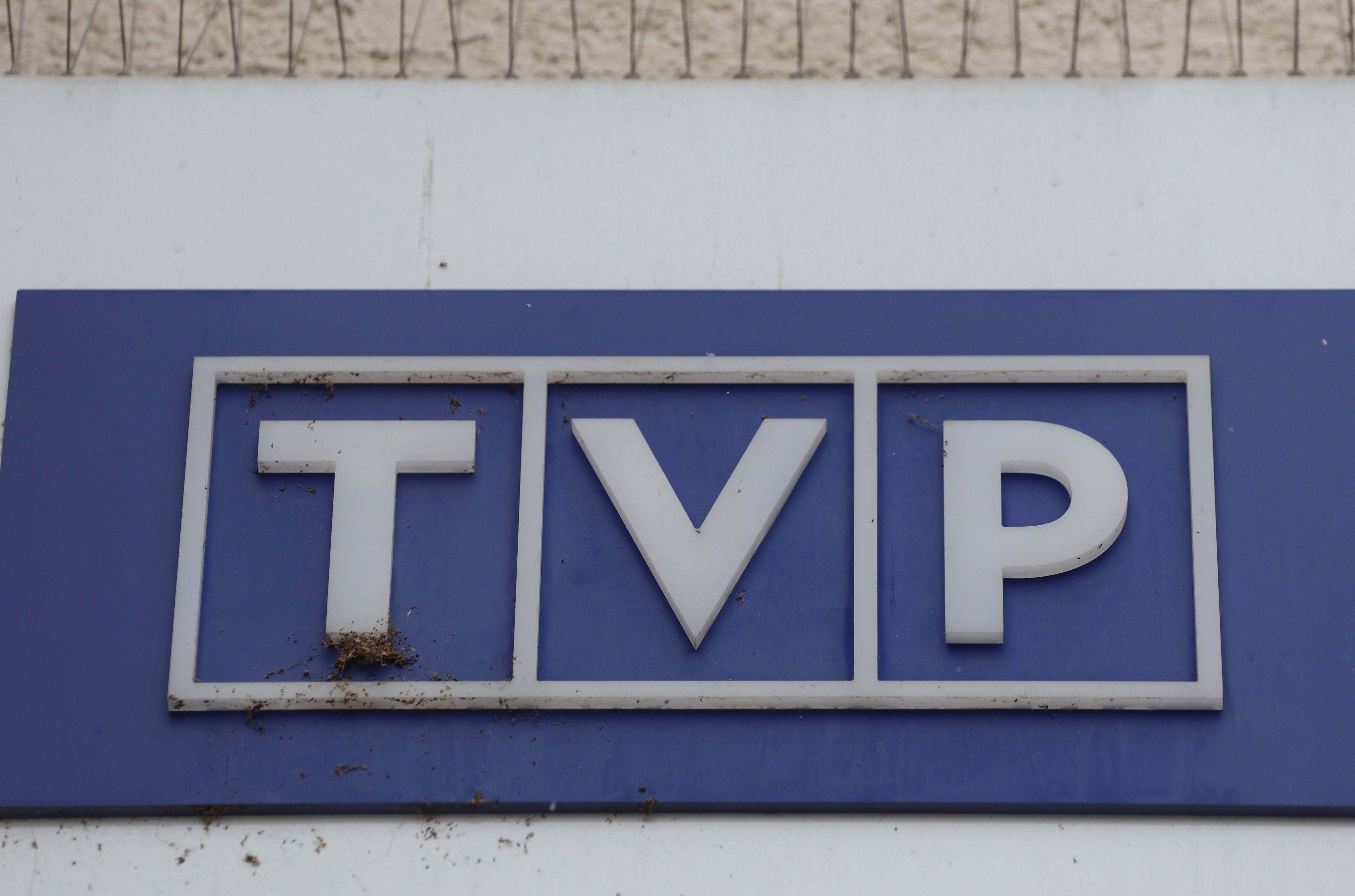 Logo TVP (białe litery na niebieskim tle)