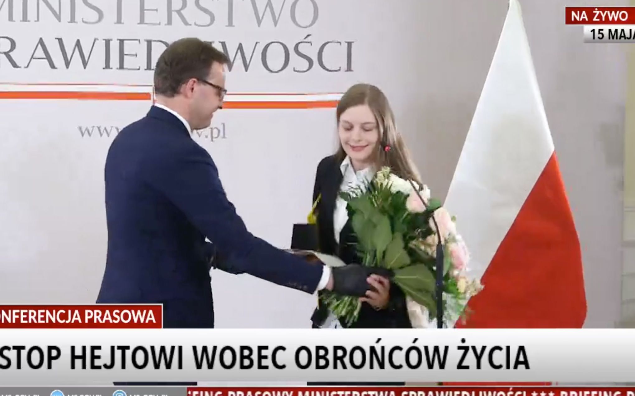 Grafika do artykułu Resort Ziobry przyznał medal za zasługi działaczce antyaborcyjnej, która donosiła na kobiety
