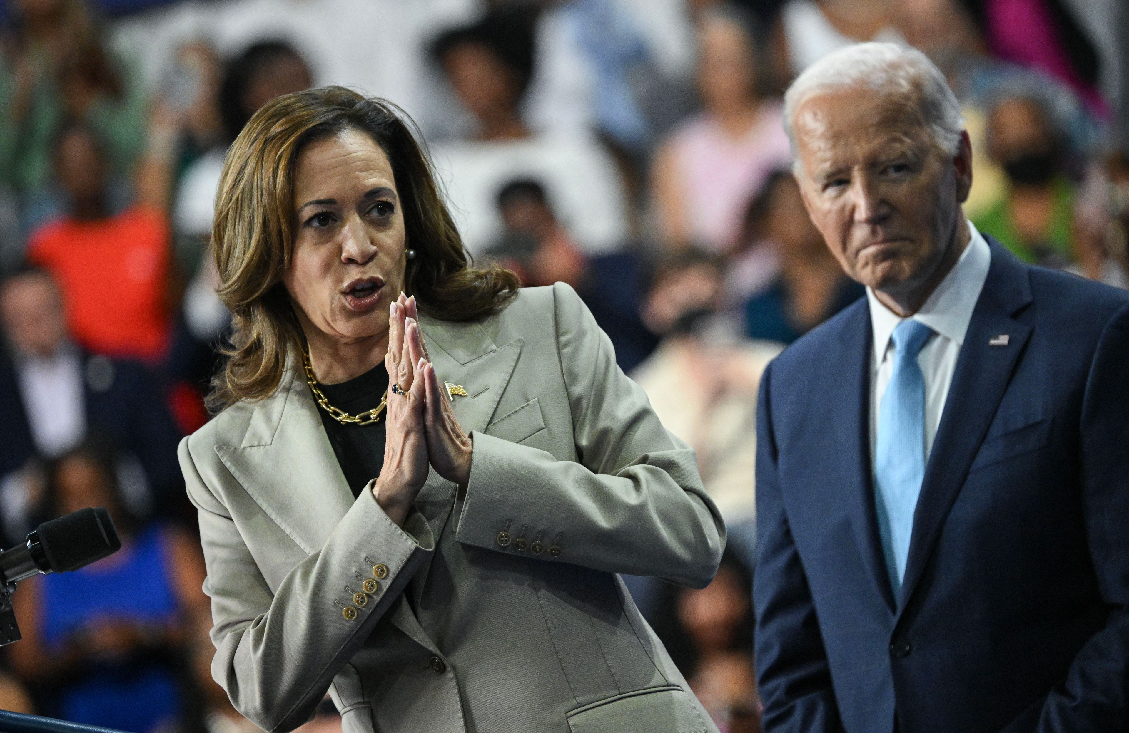 Kamala Harris i Joe Biden na wiecu wyborczym