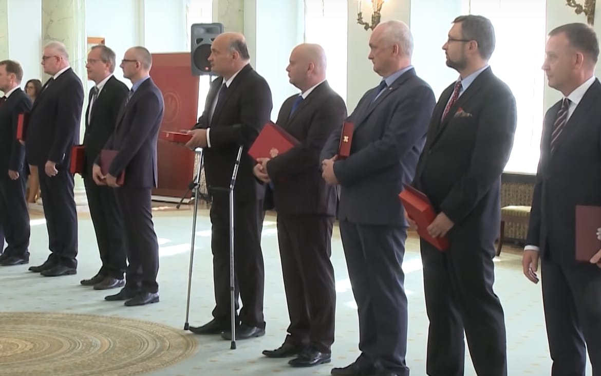 Grafika do artykułu Izby Relaksu w Sądzie Najwyższym, czyli gdzie szukać „nadzwyczajnej kasty”