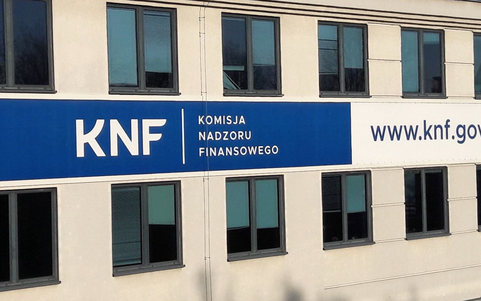 Grafika do artykułu Czy afera KNF zatopi PiS, tak jak afera Rywina zatopiła SLD? Porównujemy