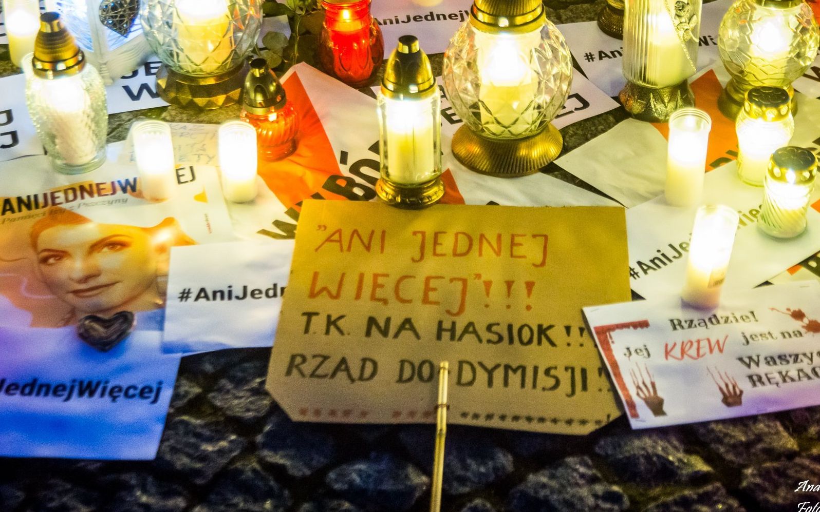Grafika do artykułu Maja już nigdy nie przytuli się do Izy. Ta myśl rozszarpuje mnie na kawałki [relacja z Pszczyny]