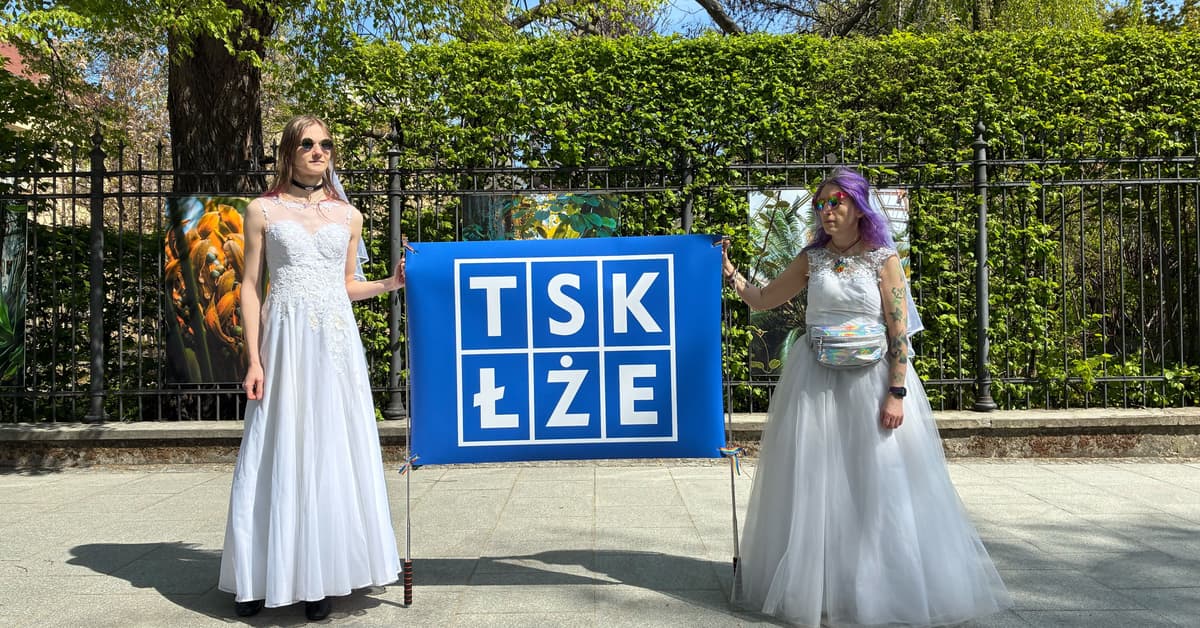 „Dość obłudy". Pod KPRM trwa demonstracja w sprawie małżeństw jednopłciowych
