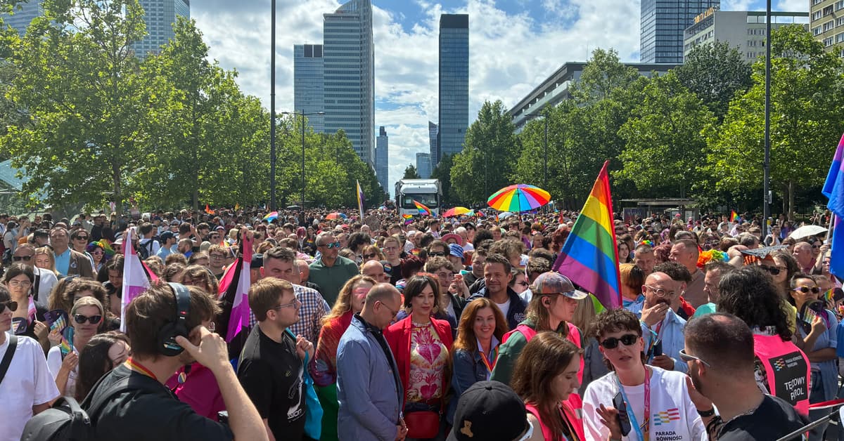 Ruszyła warszawska Parada Równości. Na otwarcie przemawiał Trzaskowski