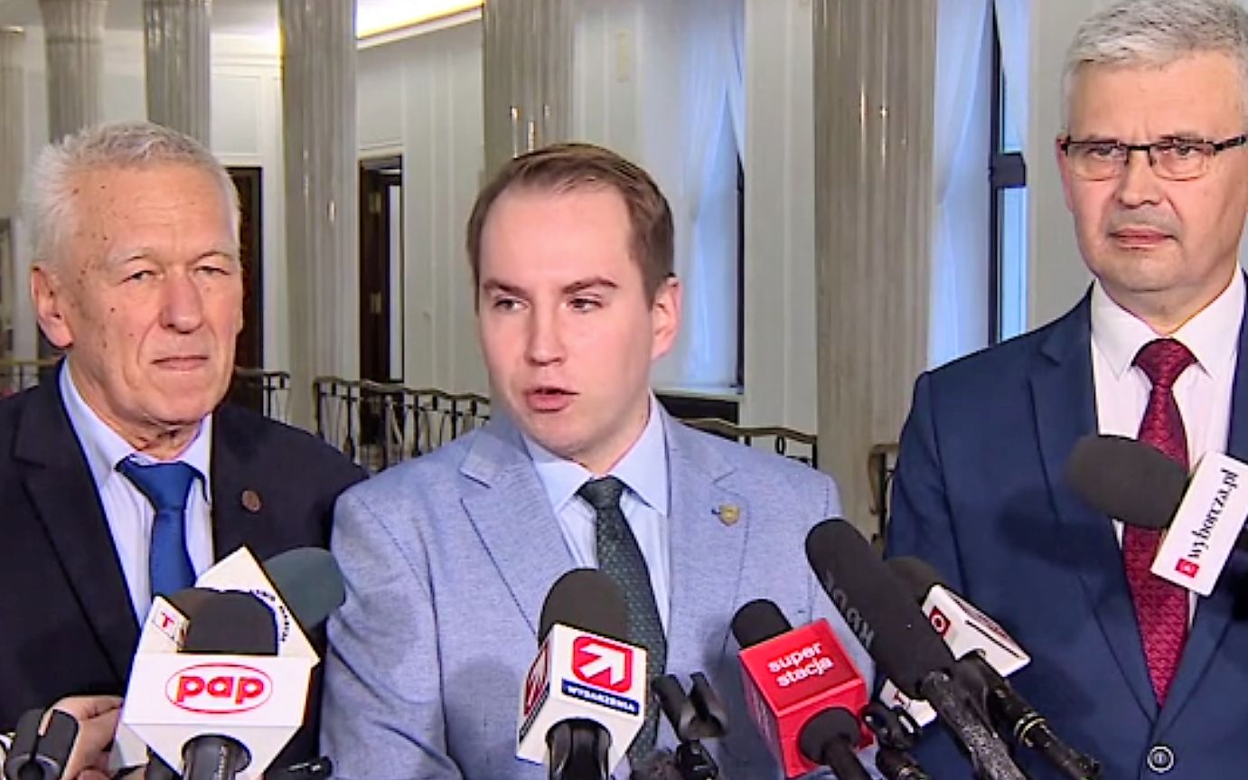Grafika do artykułu Agent Andruszkiewicz? Niekoniecznie. Ale wspiera Kreml. Prawda o węgierskim raporcie