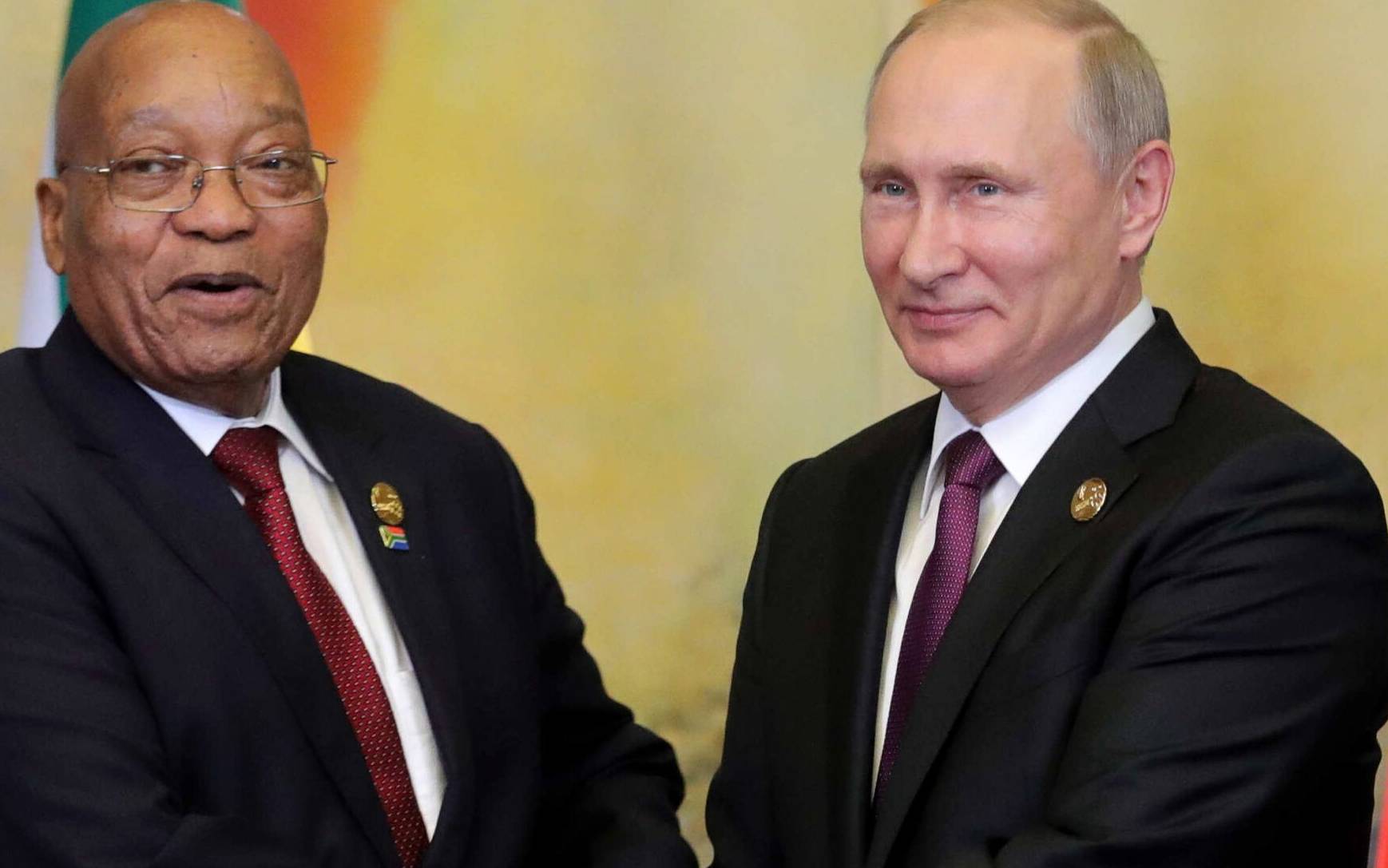3184181 09/04/2017 September 4, 2017. Russian President Vladimir Putin and South African President Jacob Zuma, left, during a meeting on the sidelines of the BRICS summit./Sputnik