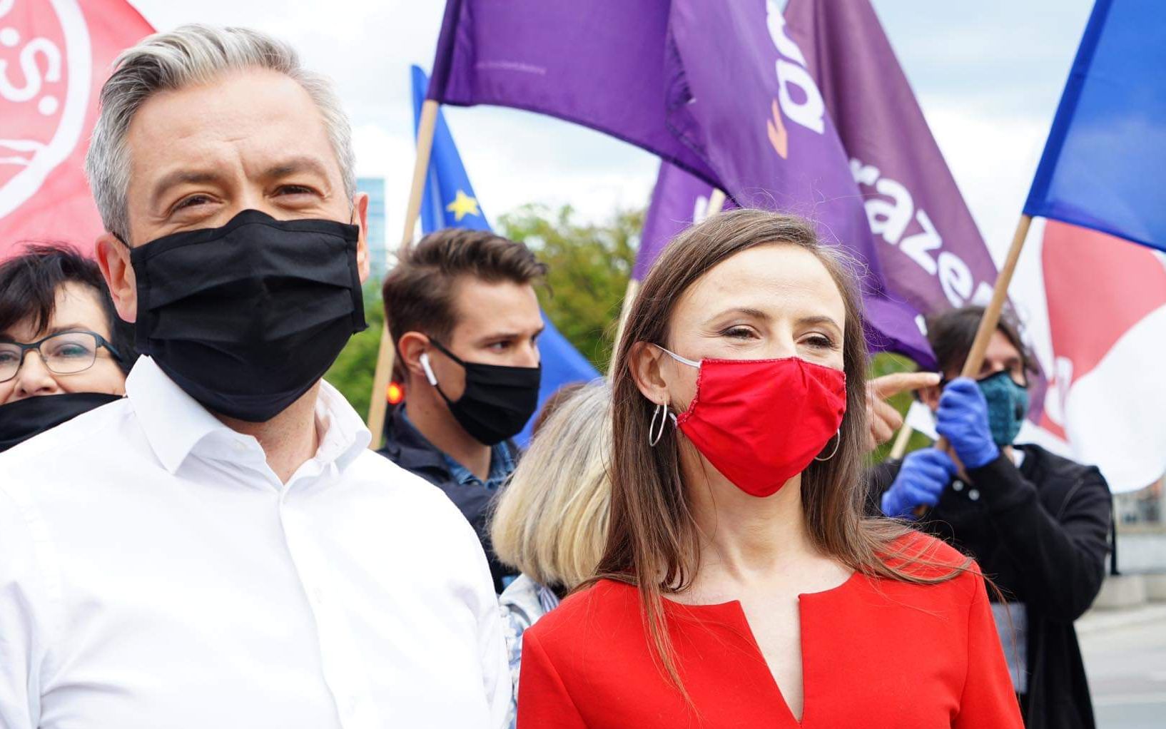 Grafika do artykułu Dziemianowicz-Bąk mówi, jak chce zrobić restart Biedronia: "Sondaże nie zniechęcą nas do walki"